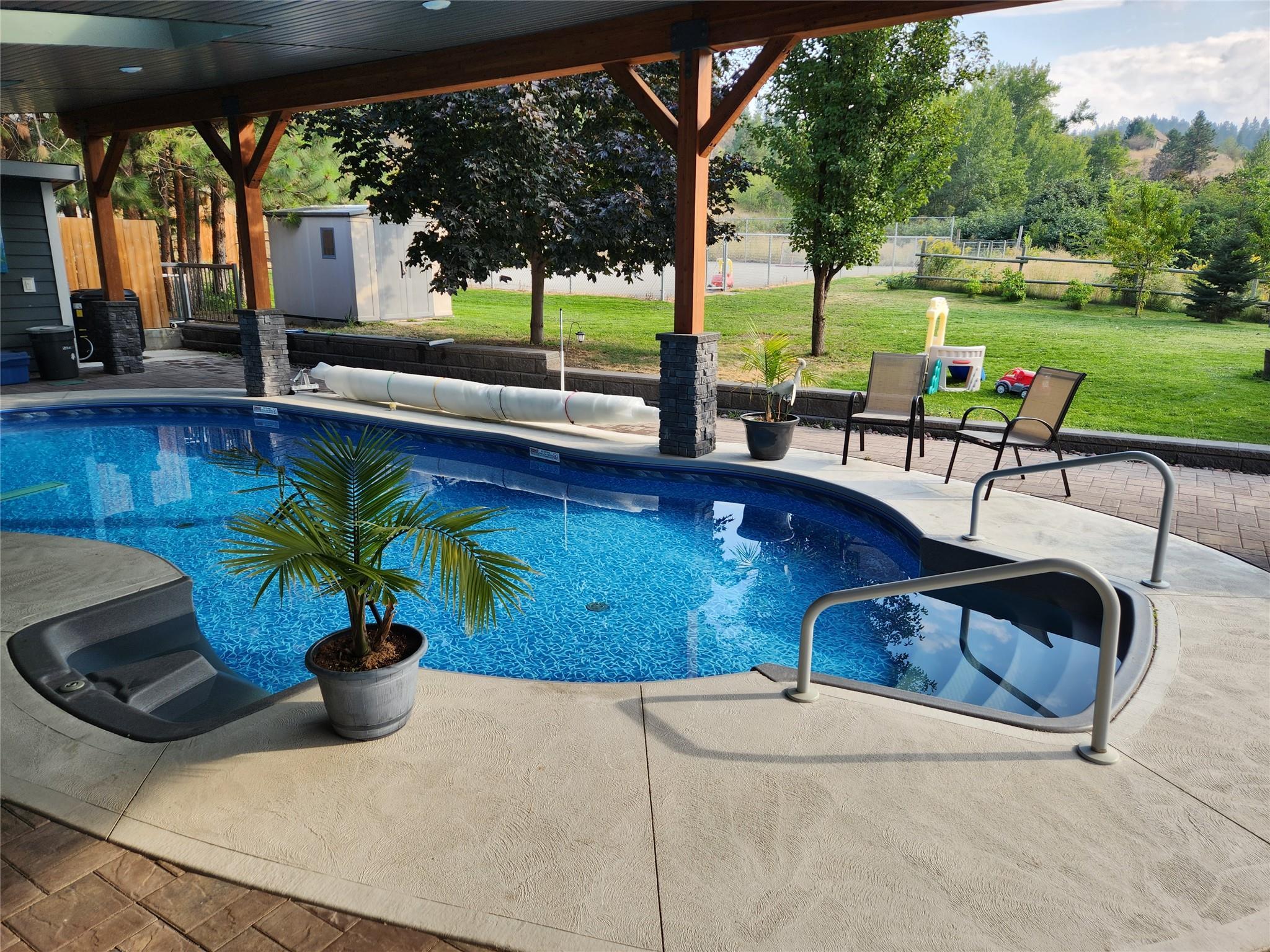 9801/9809 Gould Avenue Summerland V0H 1Z8