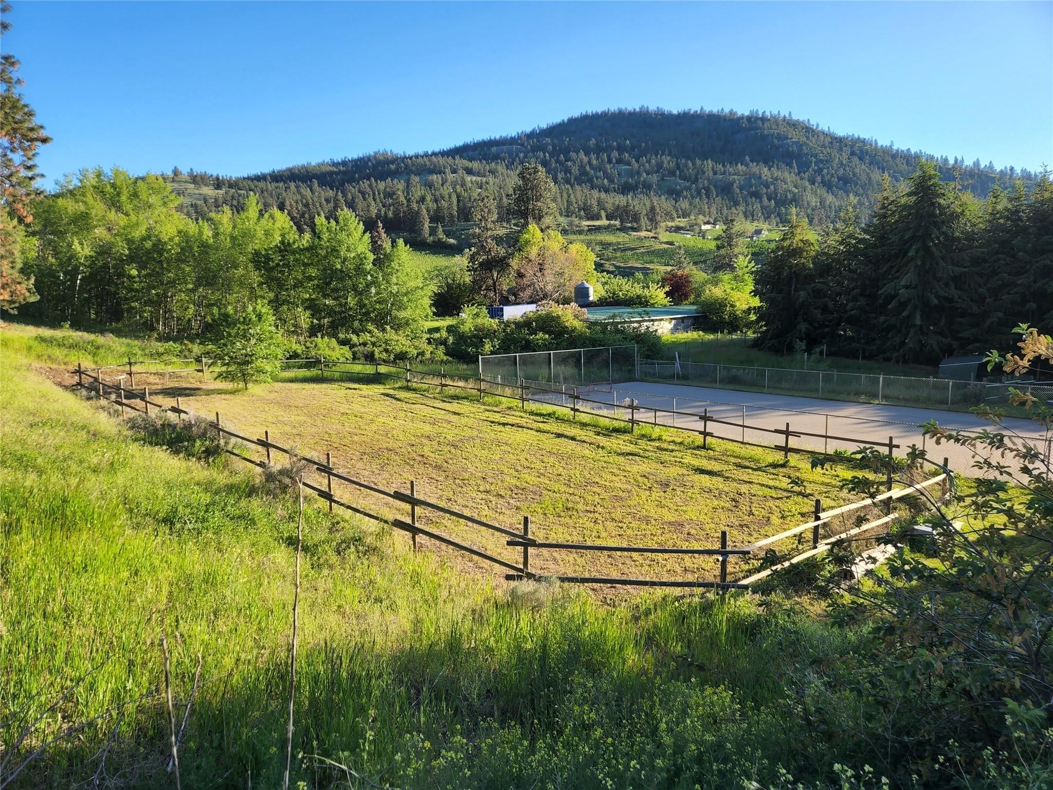 9801/9809 Gould Avenue Summerland V0H 1Z8