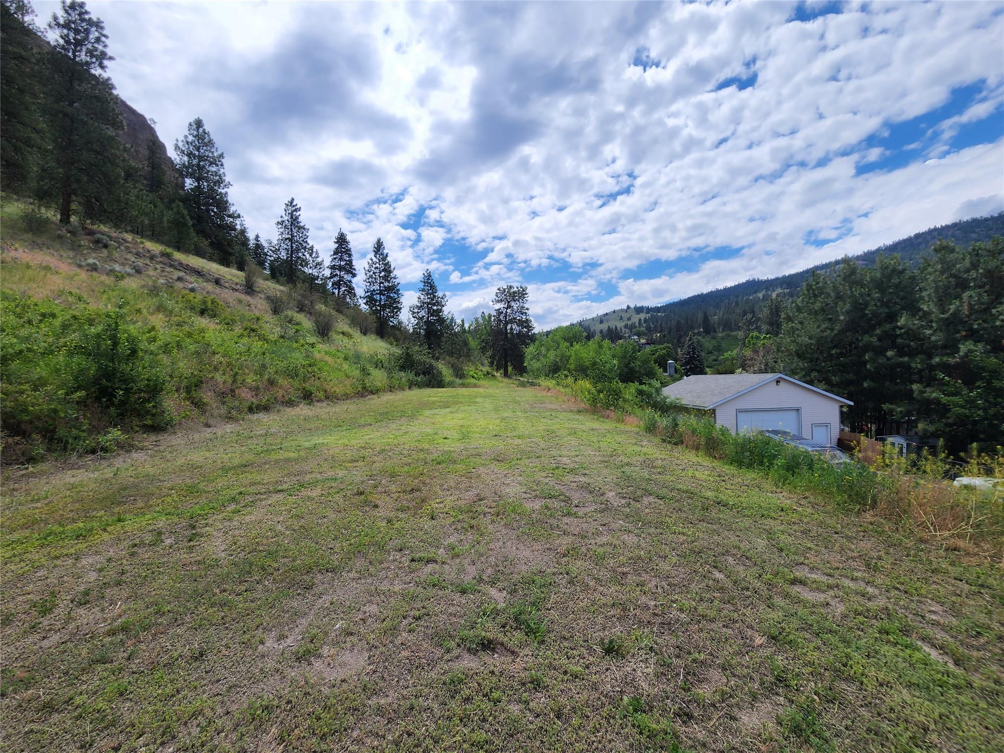 9801/9809 Gould Avenue Summerland V0H 1Z8