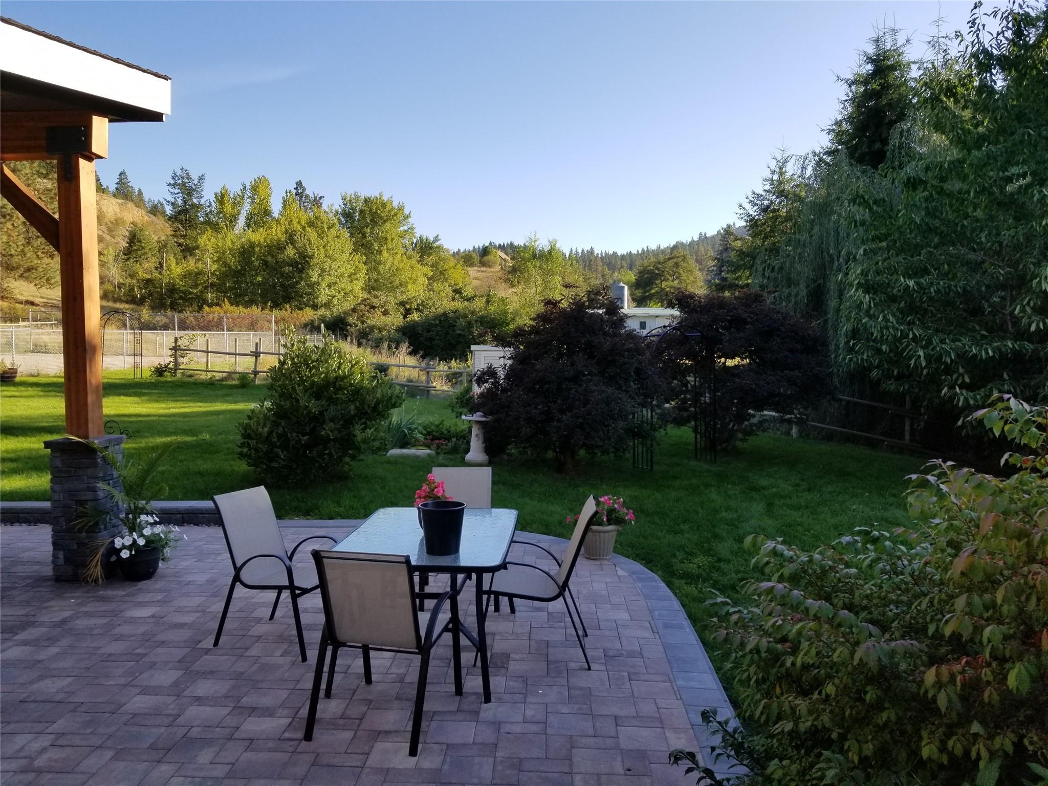 9801/9809 Gould Avenue Summerland V0H 1Z8