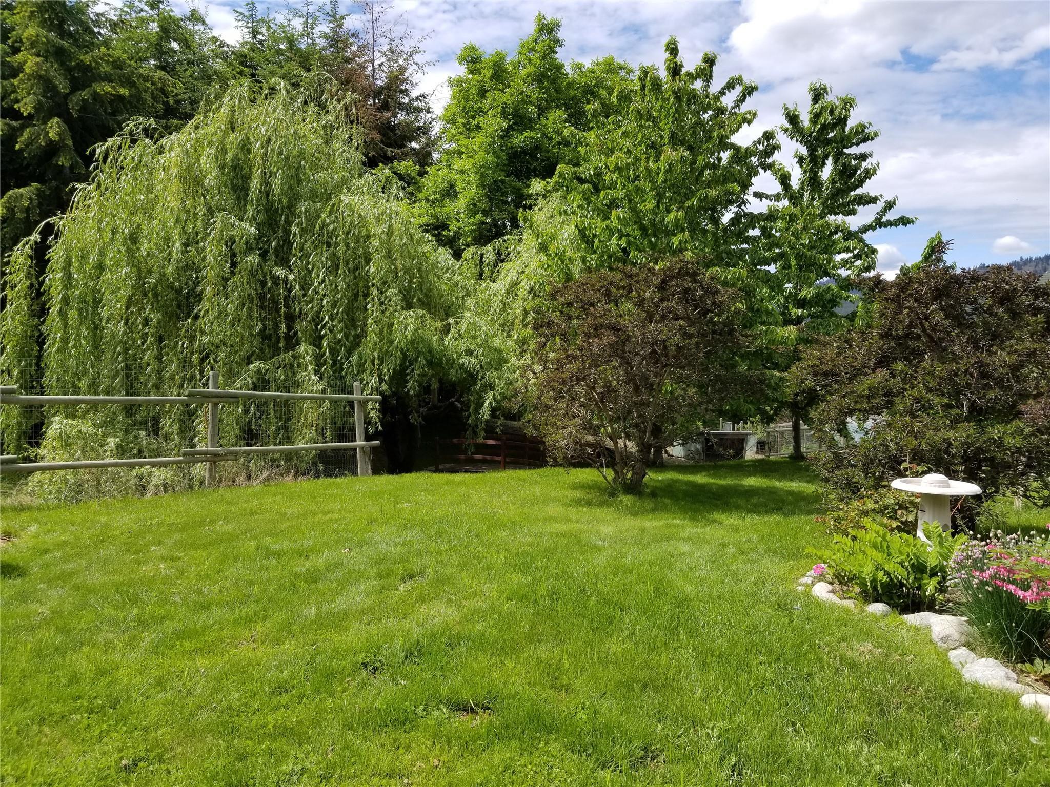 9801/9809 Gould Avenue Summerland V0H 1Z8