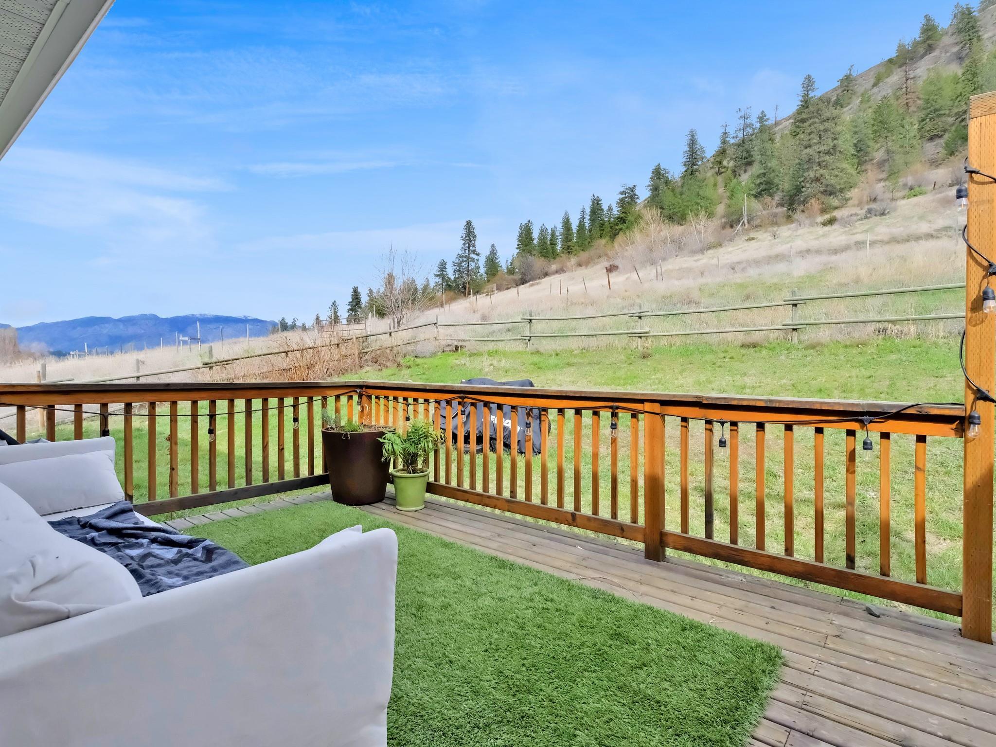 9801/9809 Gould Avenue Summerland V0H 1Z8