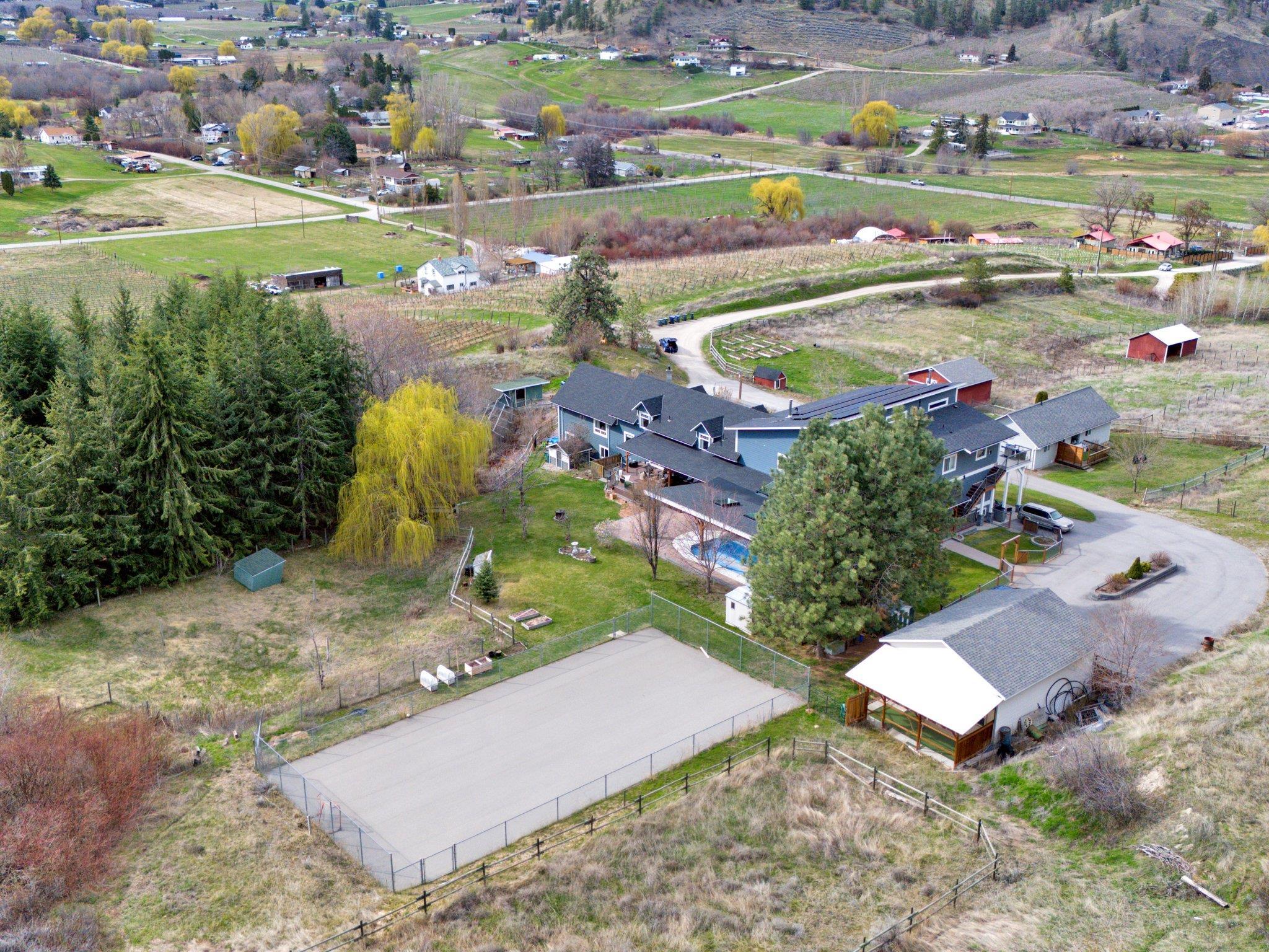 9801/9809 Gould Avenue Summerland V0H 1Z8