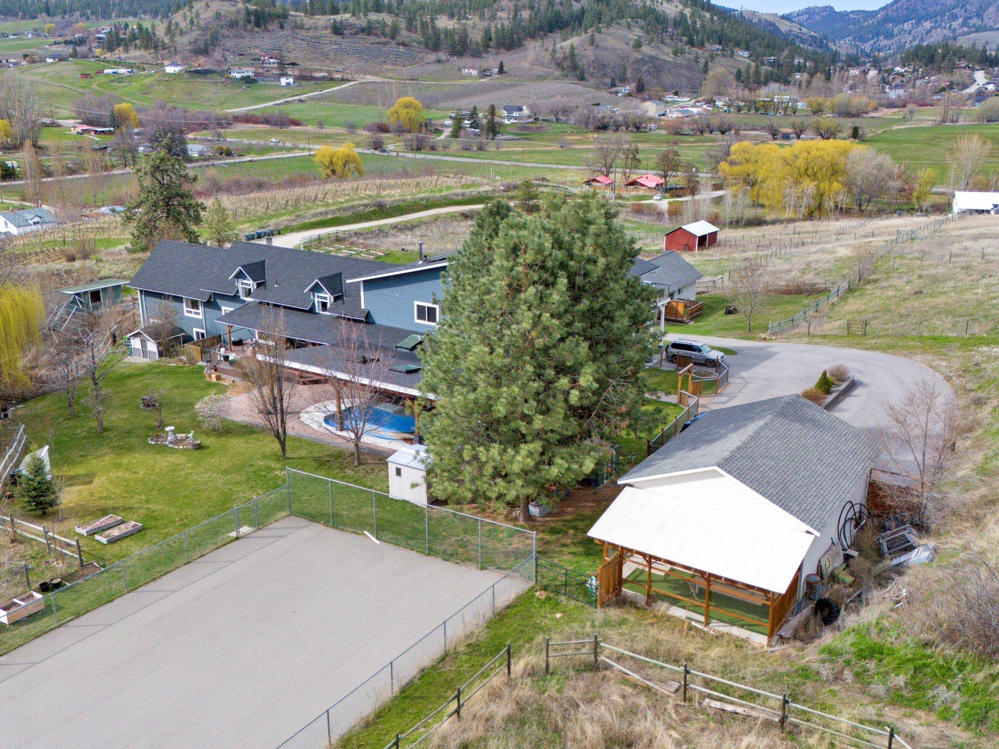 9801/9809 Gould Avenue Summerland V0H 1Z8