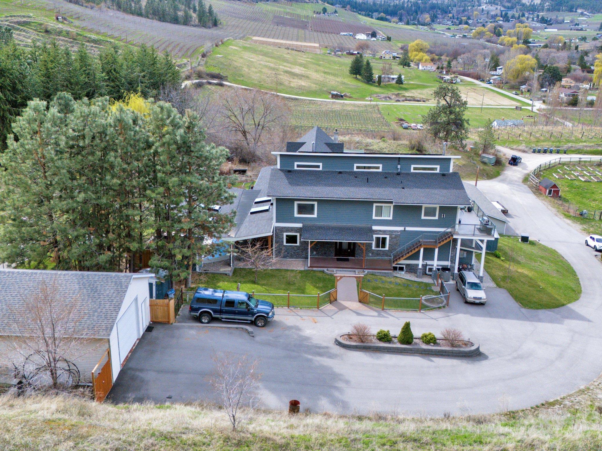 9801/9809 Gould Avenue Summerland V0H 1Z8