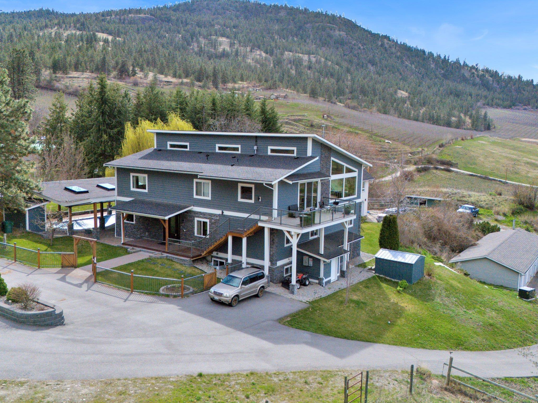 9801/9809 Gould Avenue Summerland V0H 1Z8