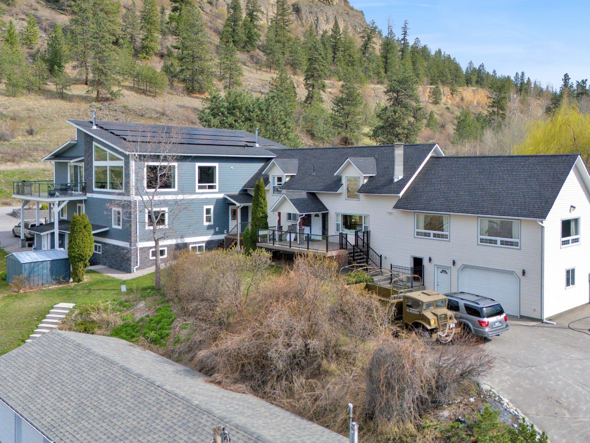 9801/9809 Gould Avenue Summerland V0H 1Z8