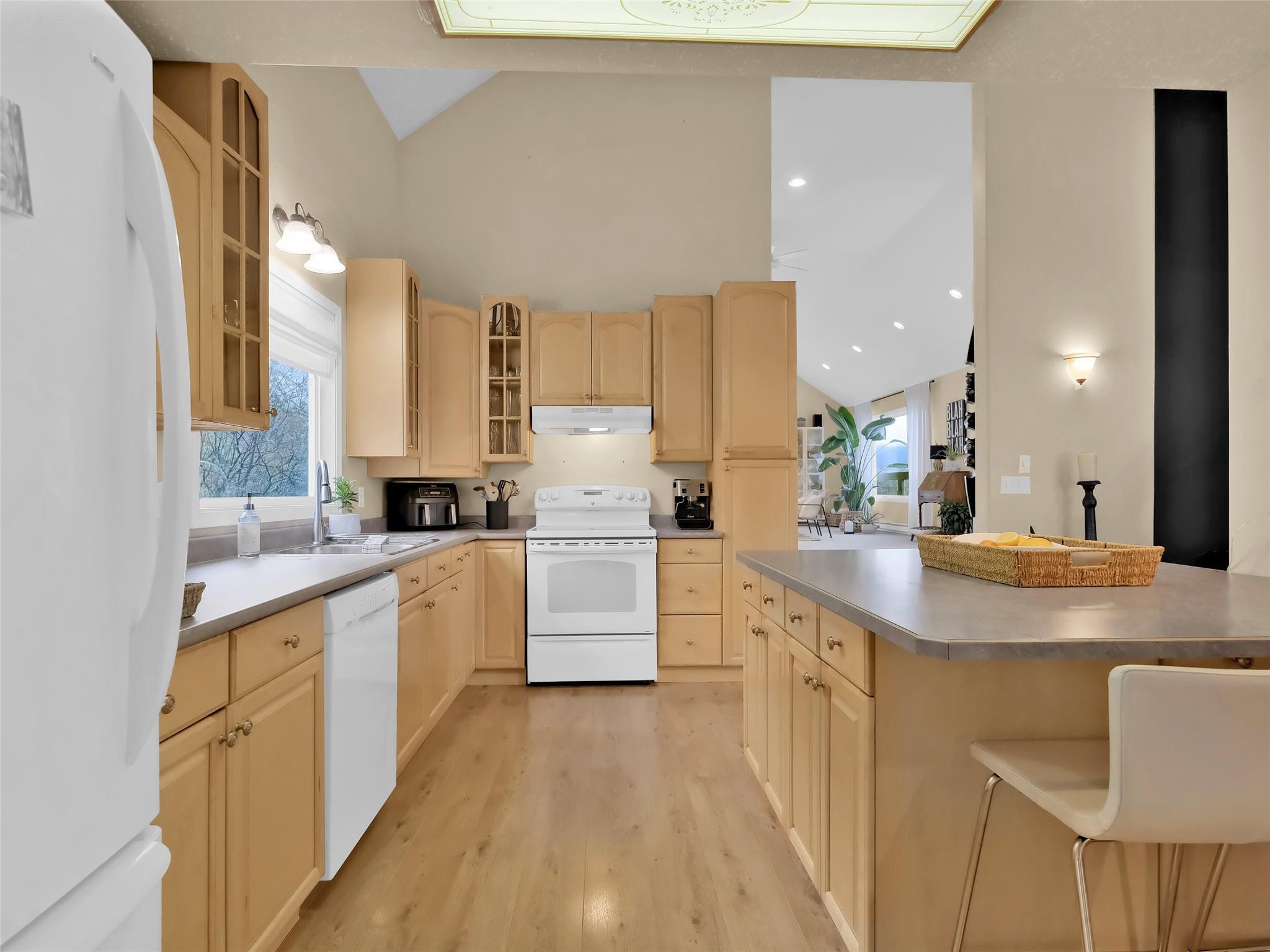 9801/9809 Gould Avenue Summerland V0H 1Z8