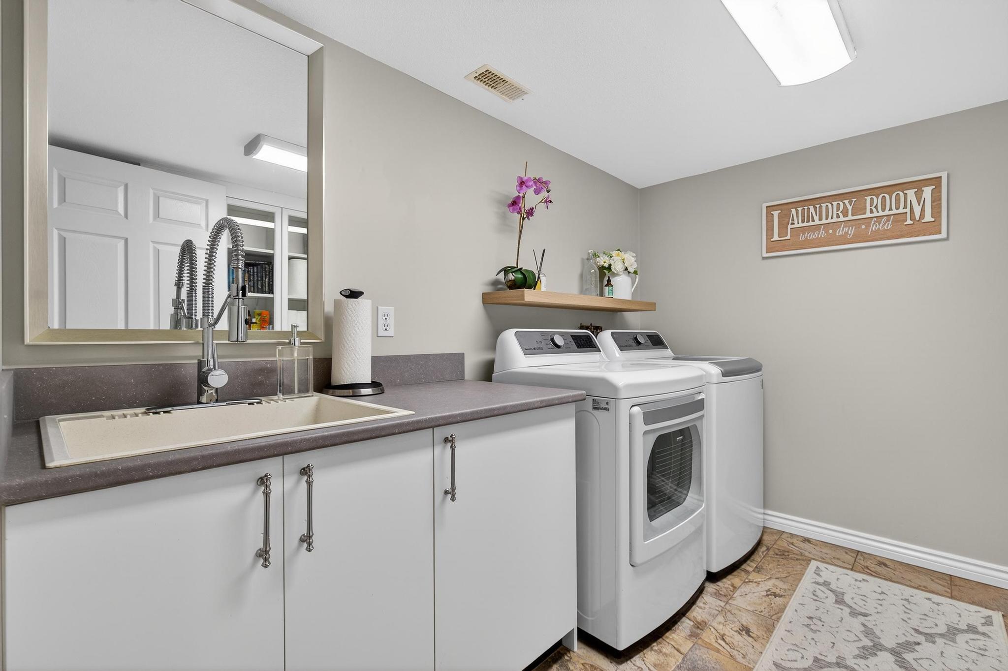 2314  Country Club Dr Kelowna V1V 2A6