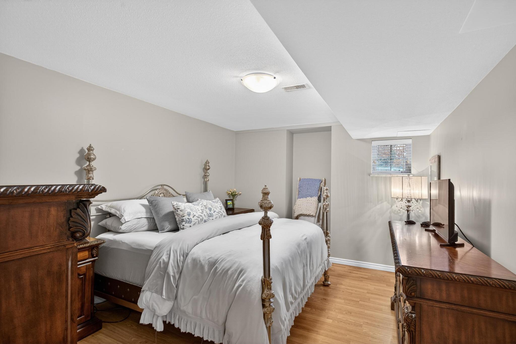 2314  Country Club Dr Kelowna V1V 2A6