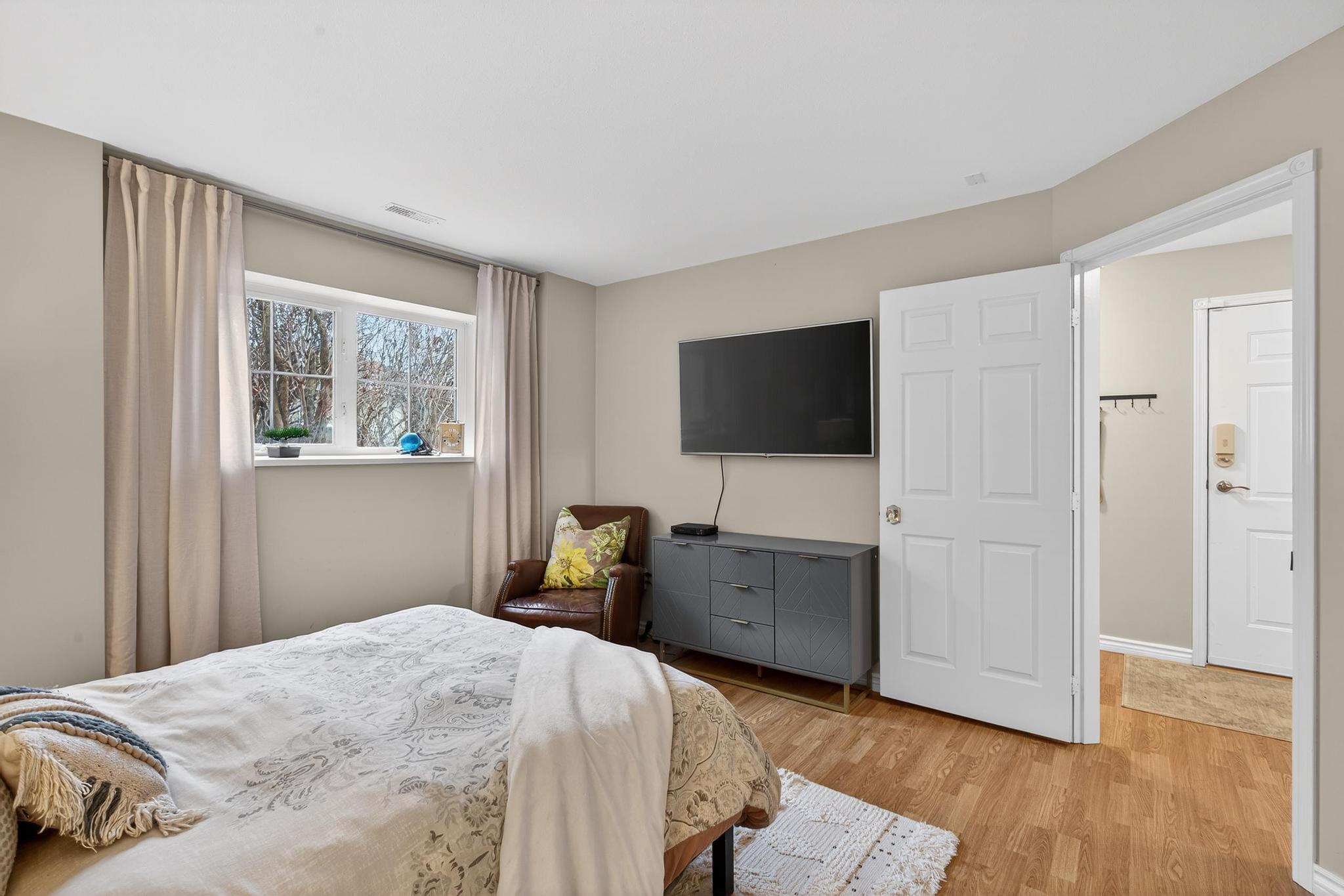 2314  Country Club Dr Kelowna V1V 2A6