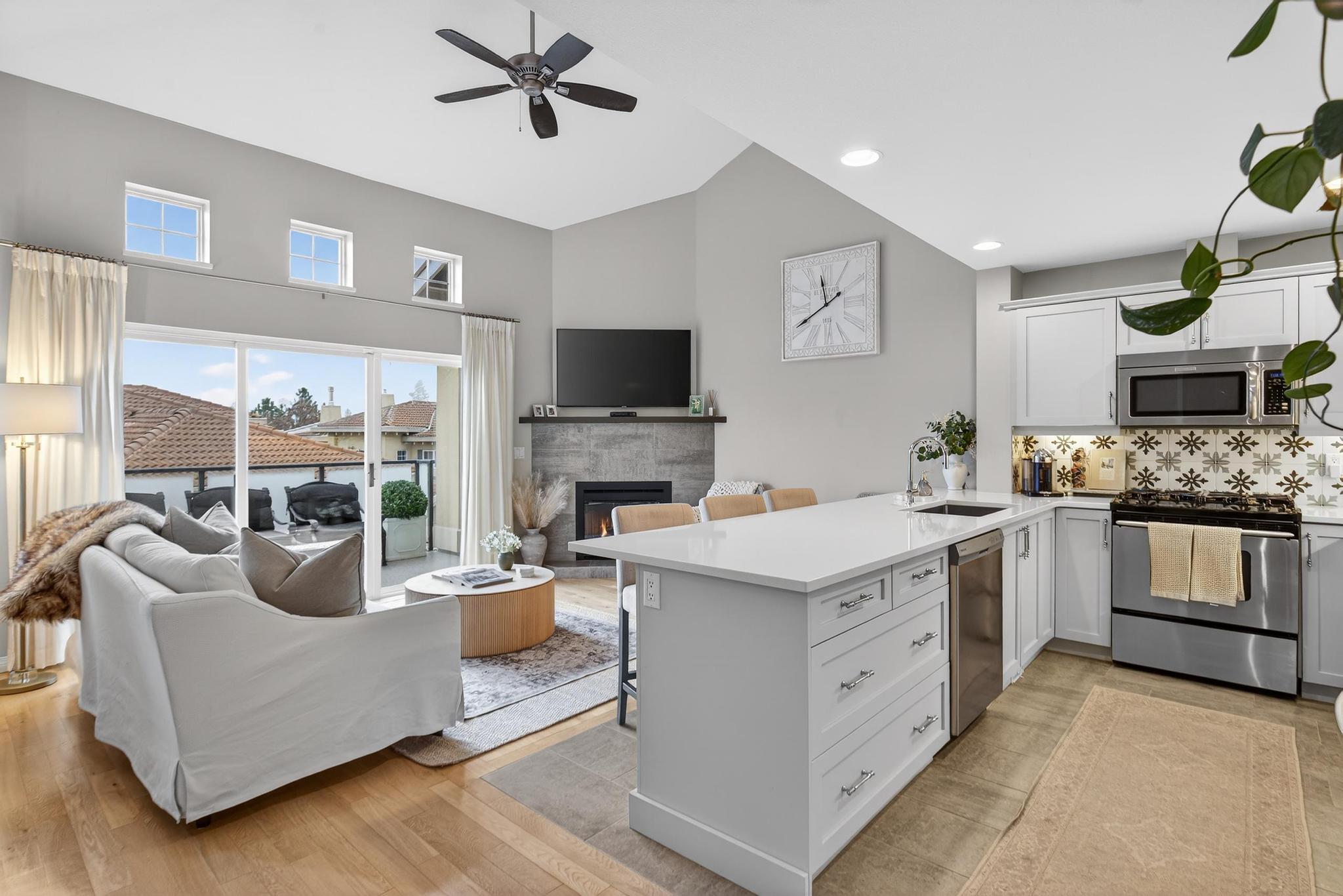 2314  Country Club Dr Kelowna V1V 2A6