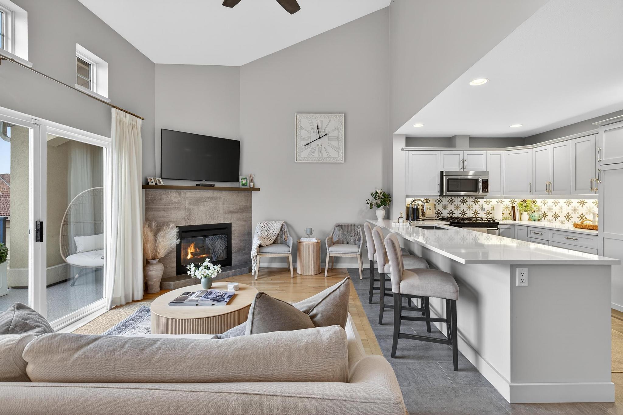 2314  Country Club Dr Kelowna V1V 2A6