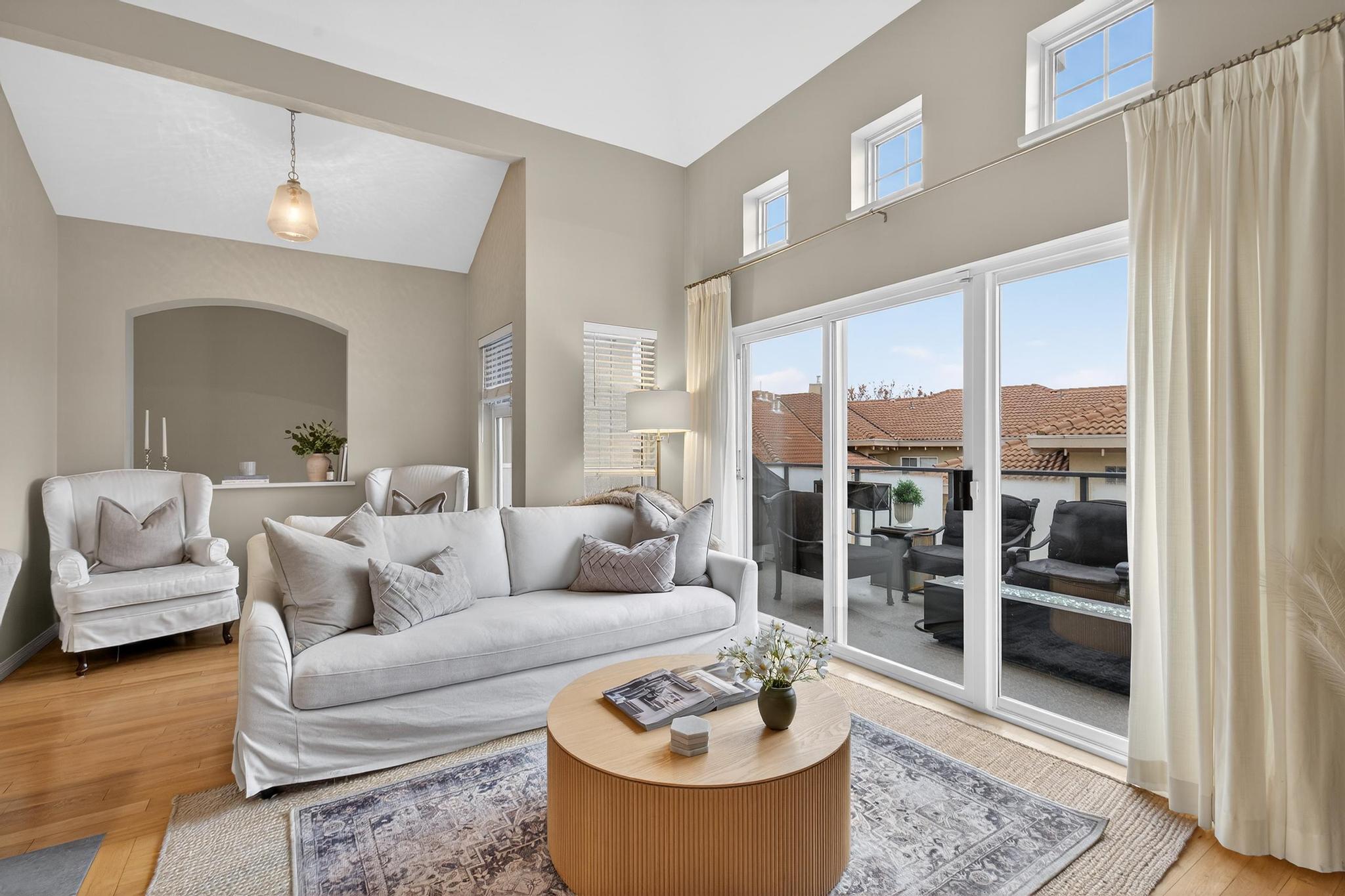 2314  Country Club Dr Kelowna V1V 2A6