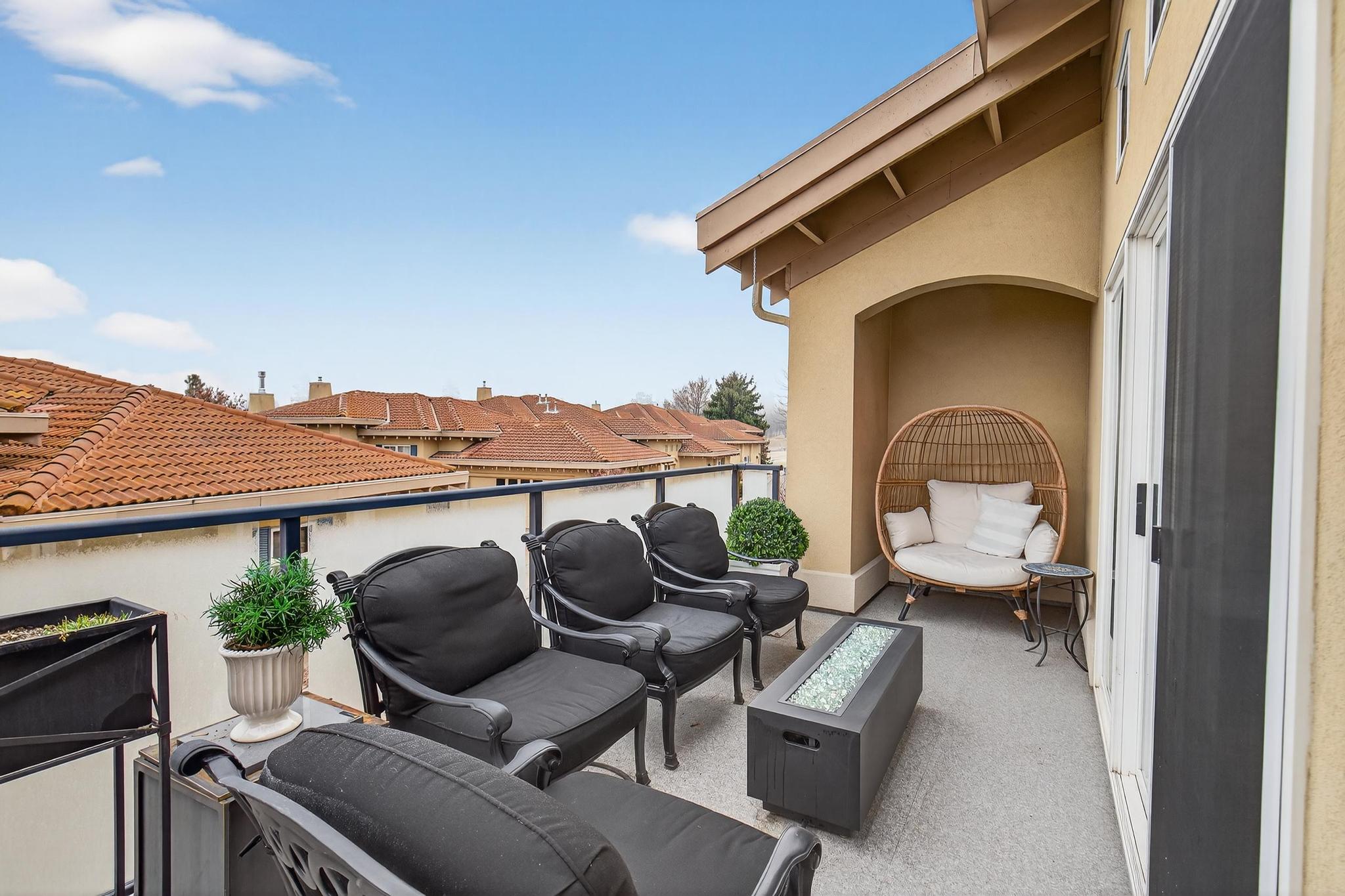 2314  Country Club Dr Kelowna V1V 2A6