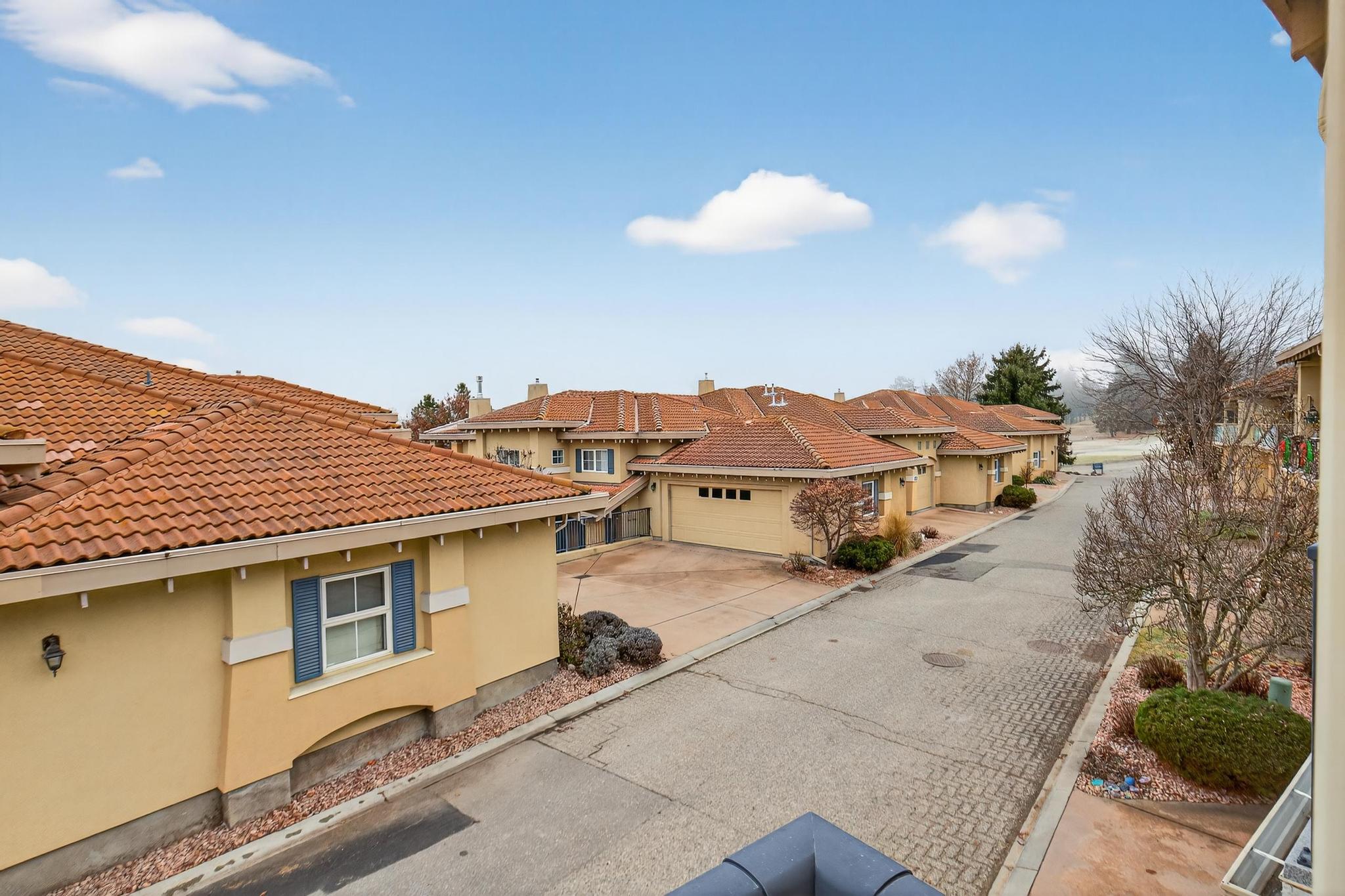 2314  Country Club Dr Kelowna V1V 2A6