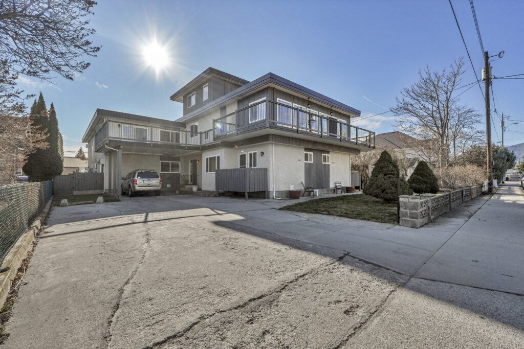 328 Nanaimo Avenue W Penticton V2A 1N7