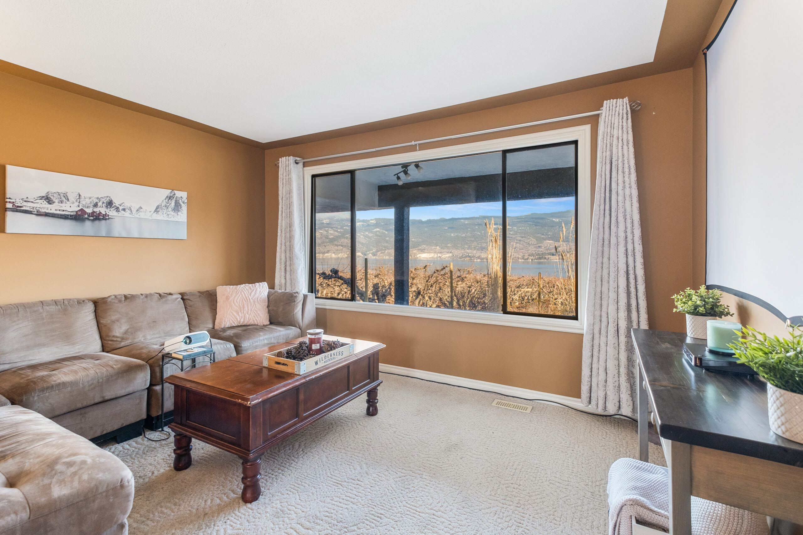 8211 Front Bench Road Summerland V0H 1Z4