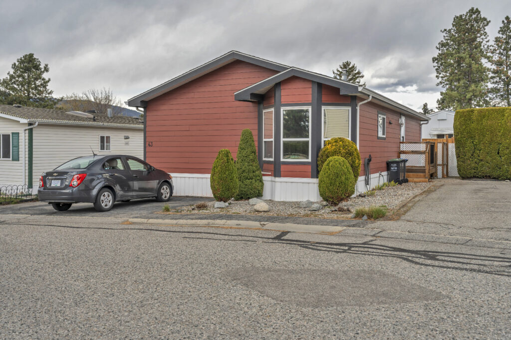 98 Okanagan Avenue E 43 Penticton V2A 3J5