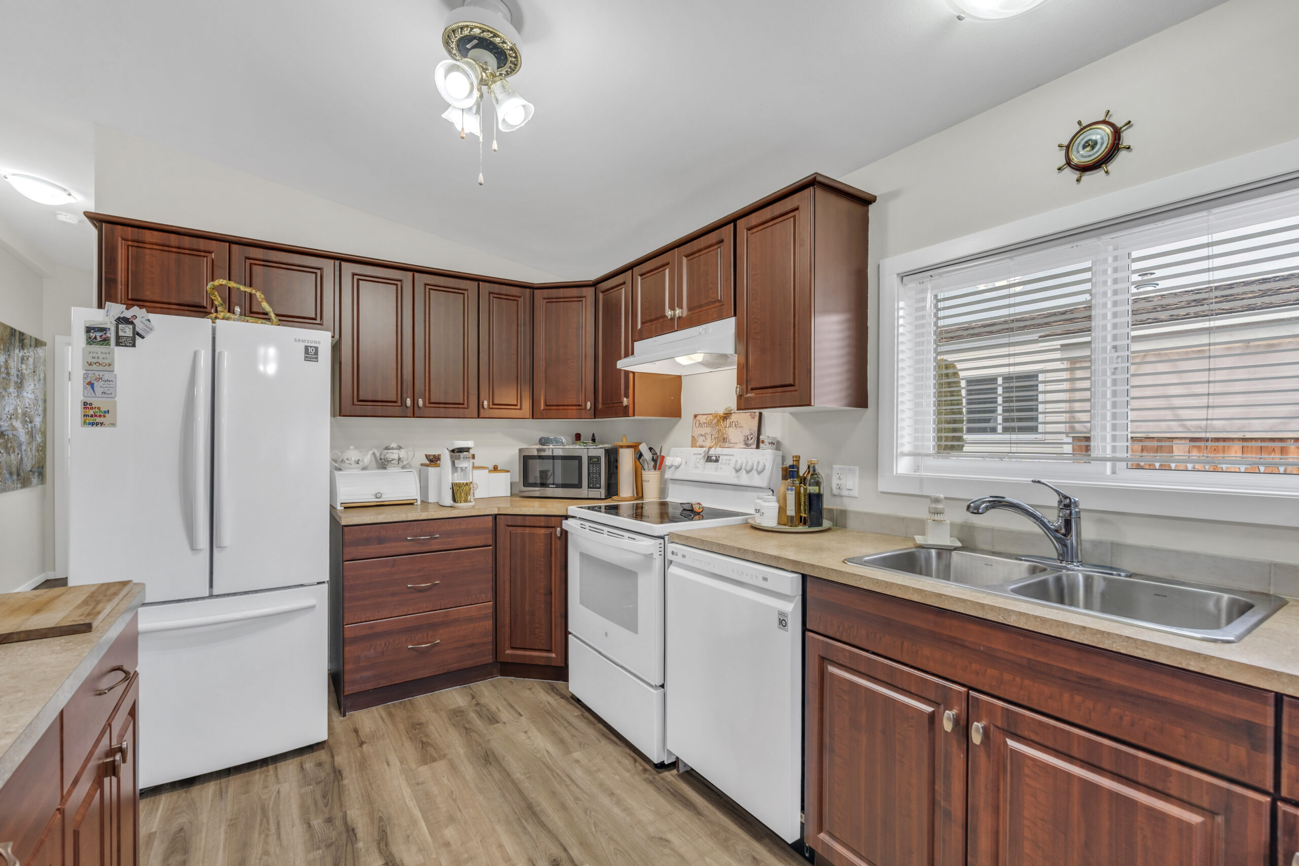 98 Okanagan Avenue E 43 Penticton V2A 3J5