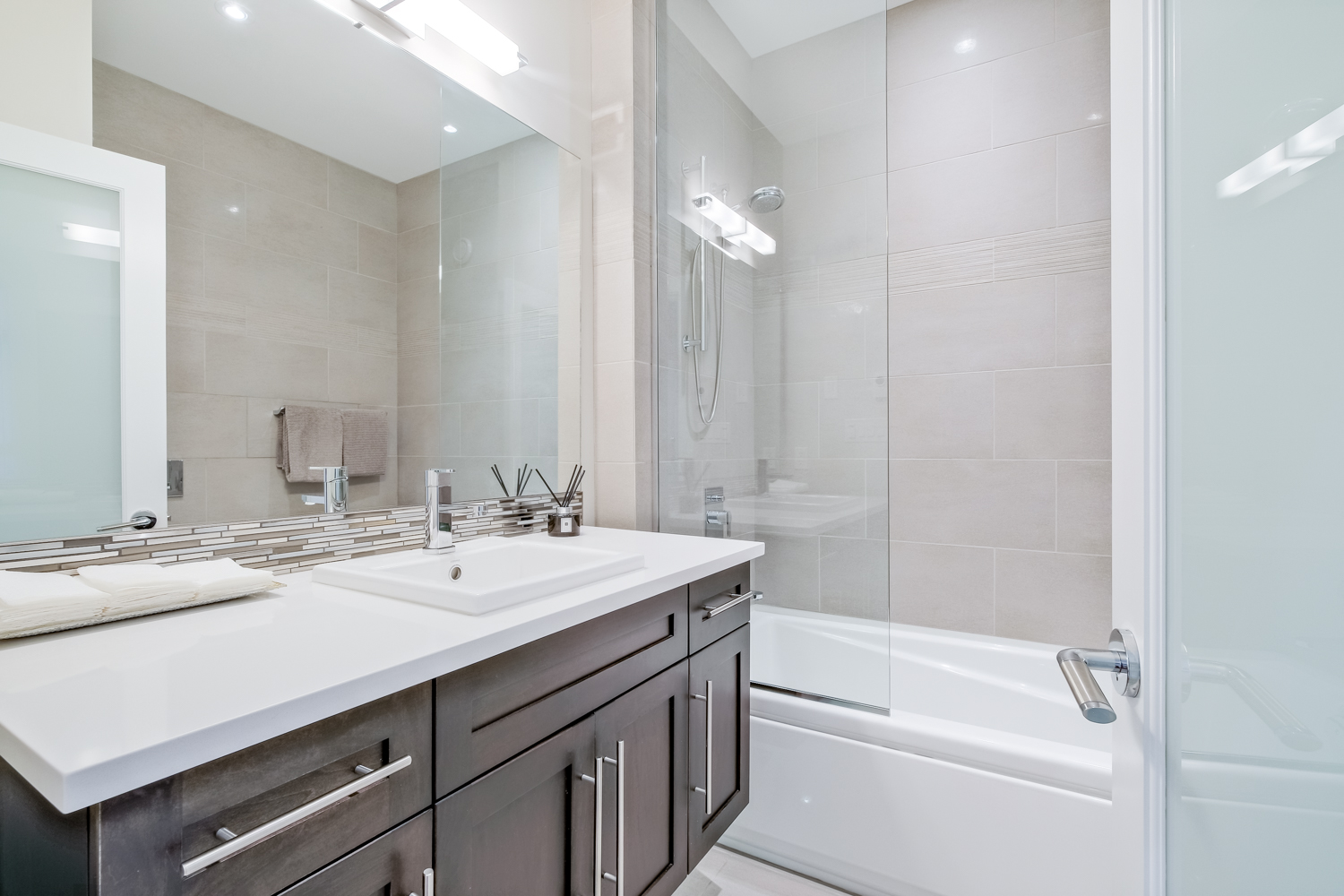 402 Lakeshore Drive W 102 Penticton V2A 1B8