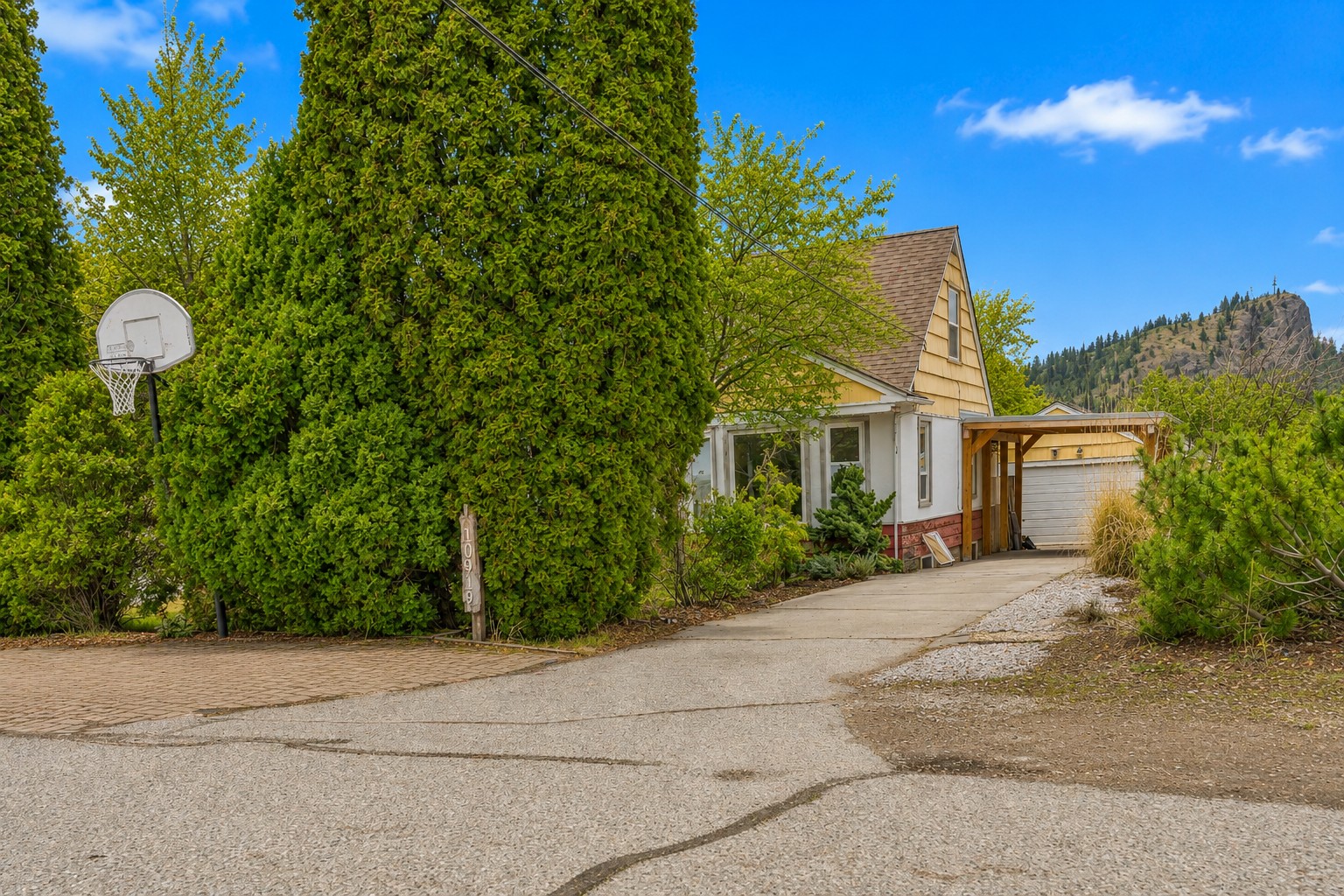 10919 Acland Street Summerland V0H 1Z0