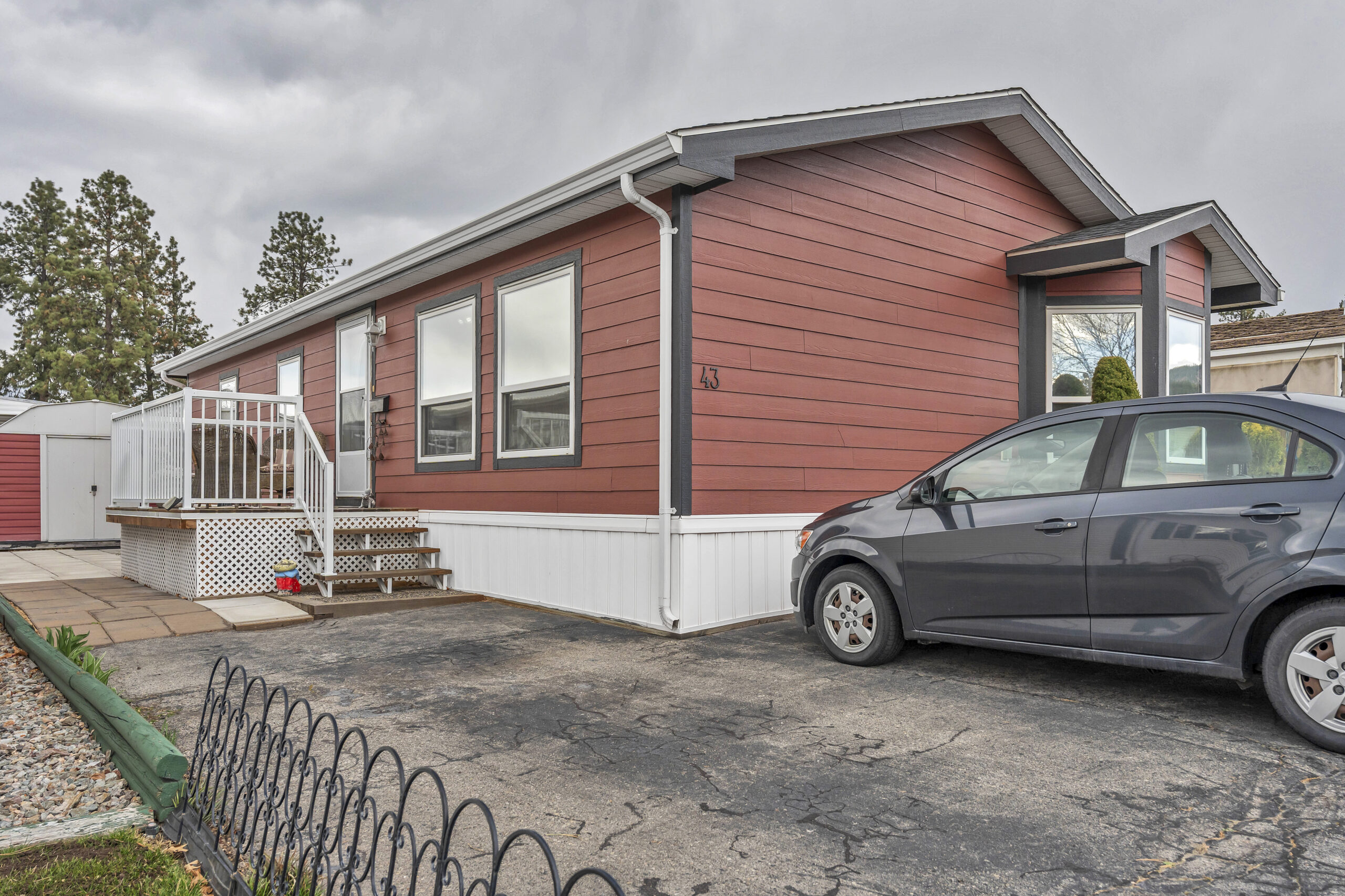 98 Okanagan Avenue E 43 Penticton V2A 3J5