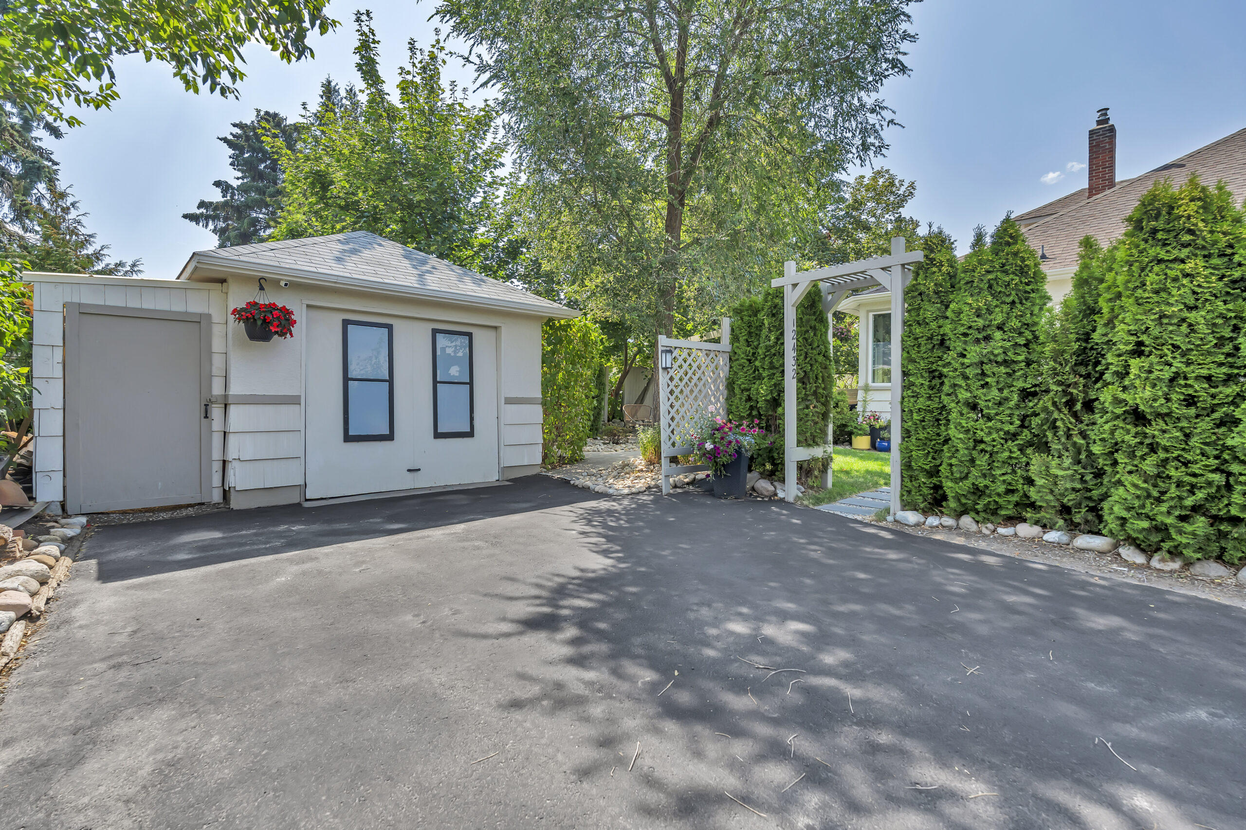 12432 Victoria Road S Summerland V0H 1Z0