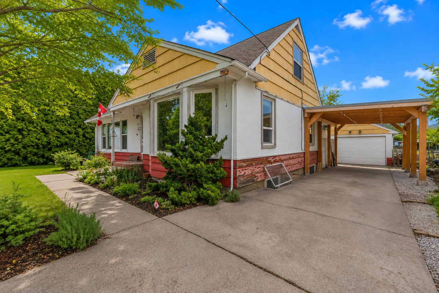 10919 Acland Street Summerland V0H 1Z0