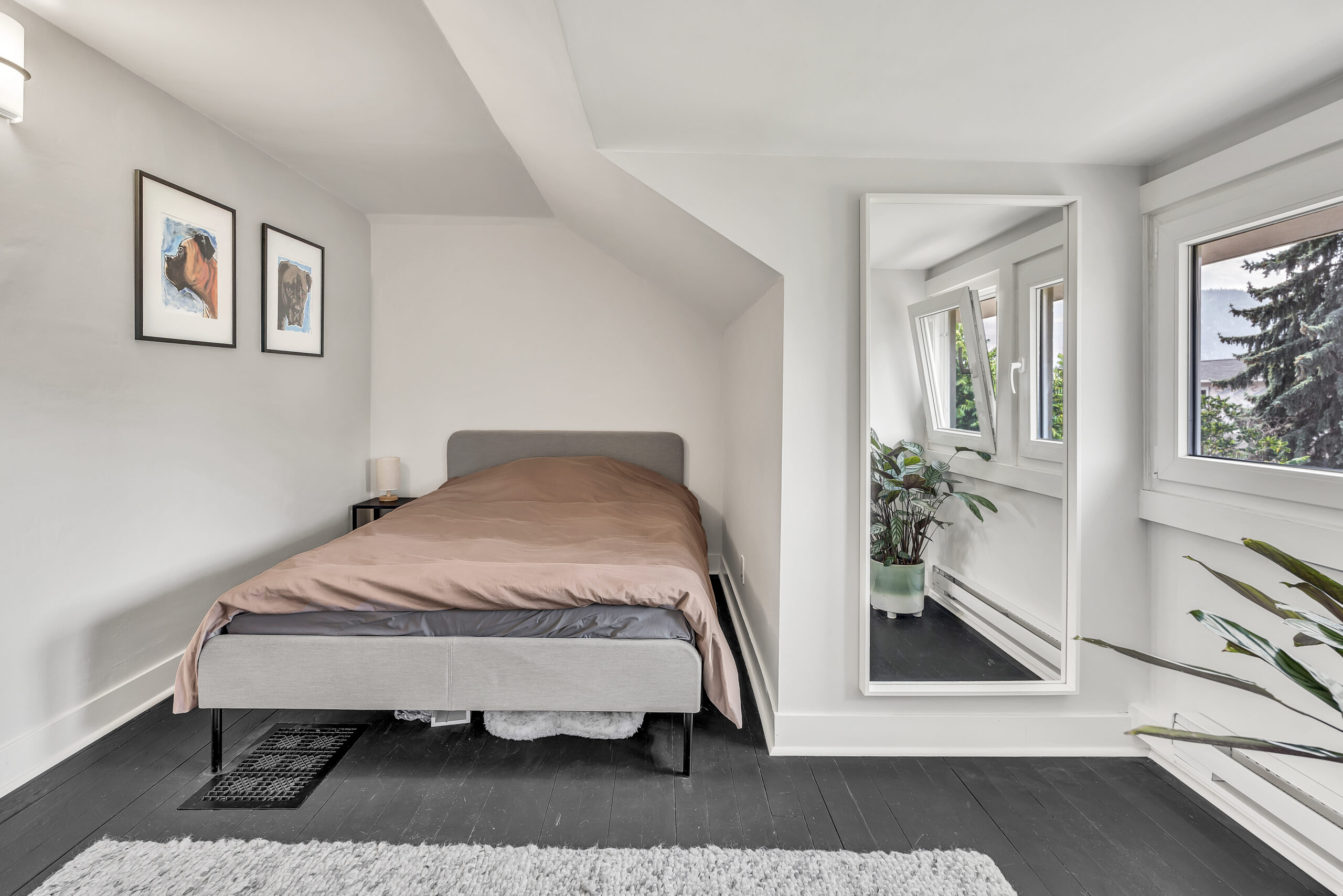 12432 Victoria Road S Summerland V0H 1Z0