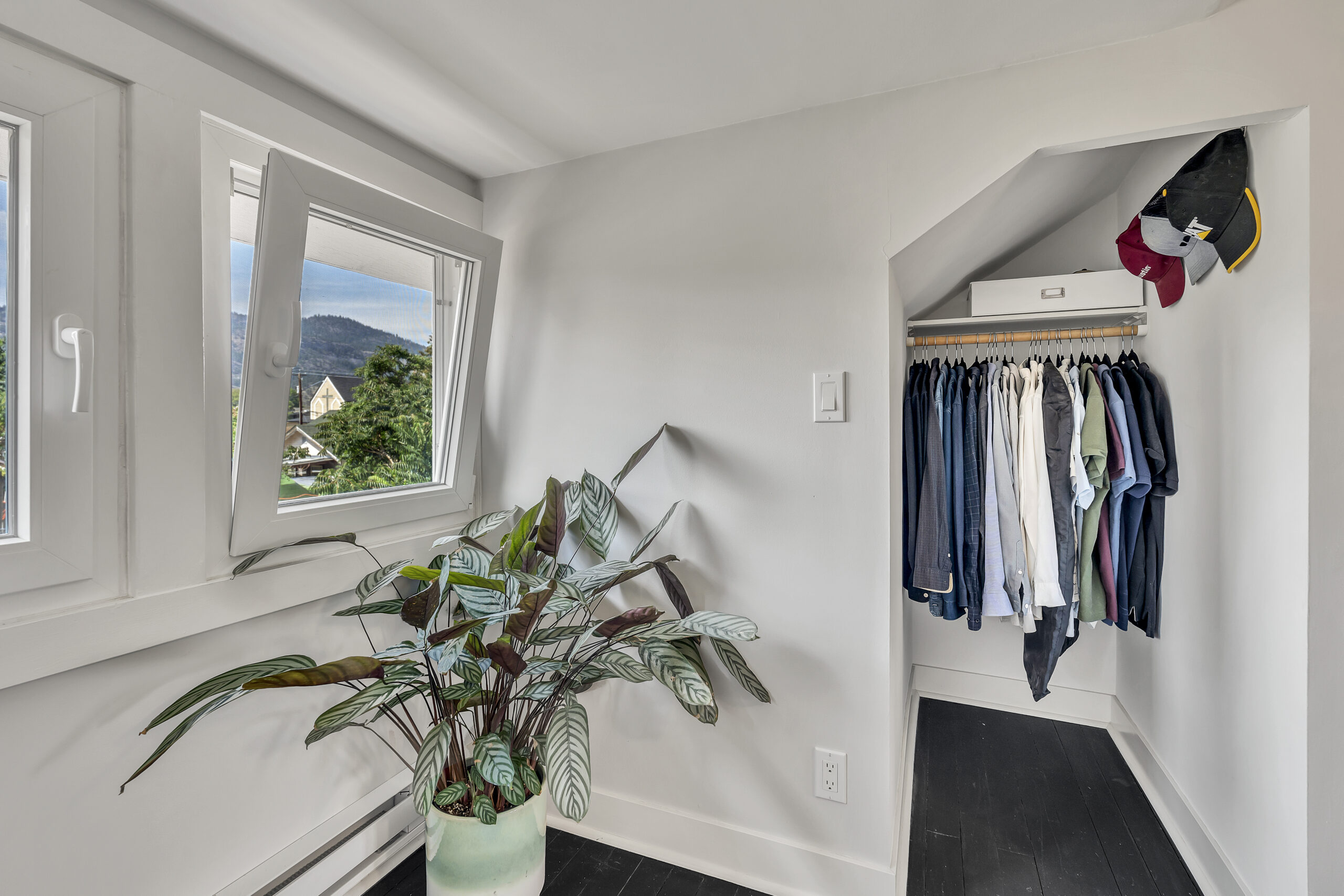 12432 Victoria Road S Summerland V0H 1Z0