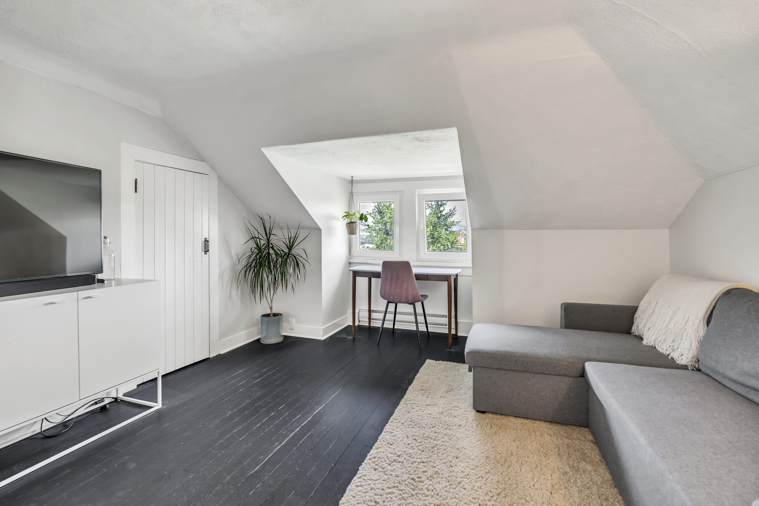 12432 Victoria Road S Summerland V0H 1Z0