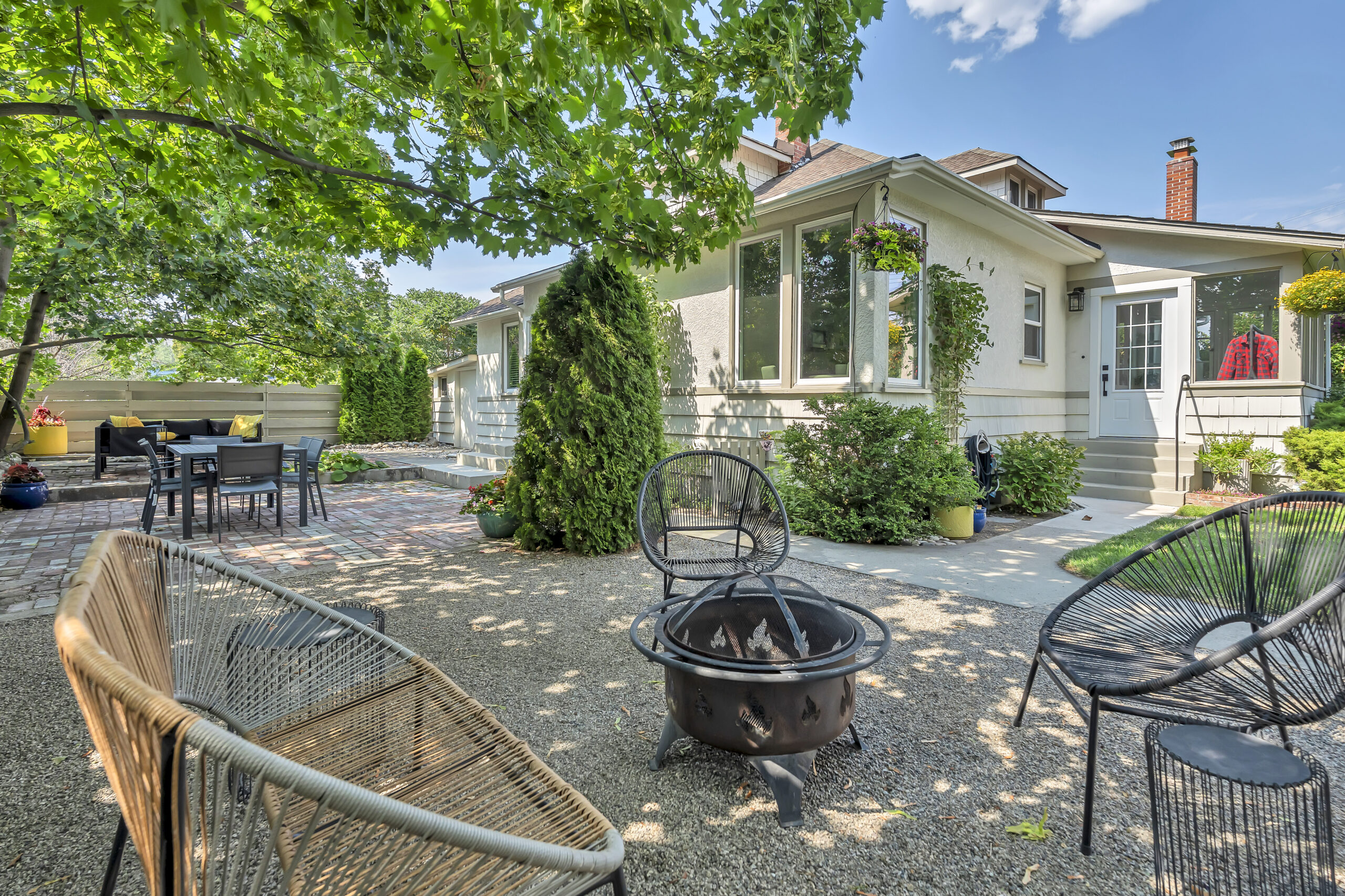 12432 Victoria Road S Summerland V0H 1Z0
