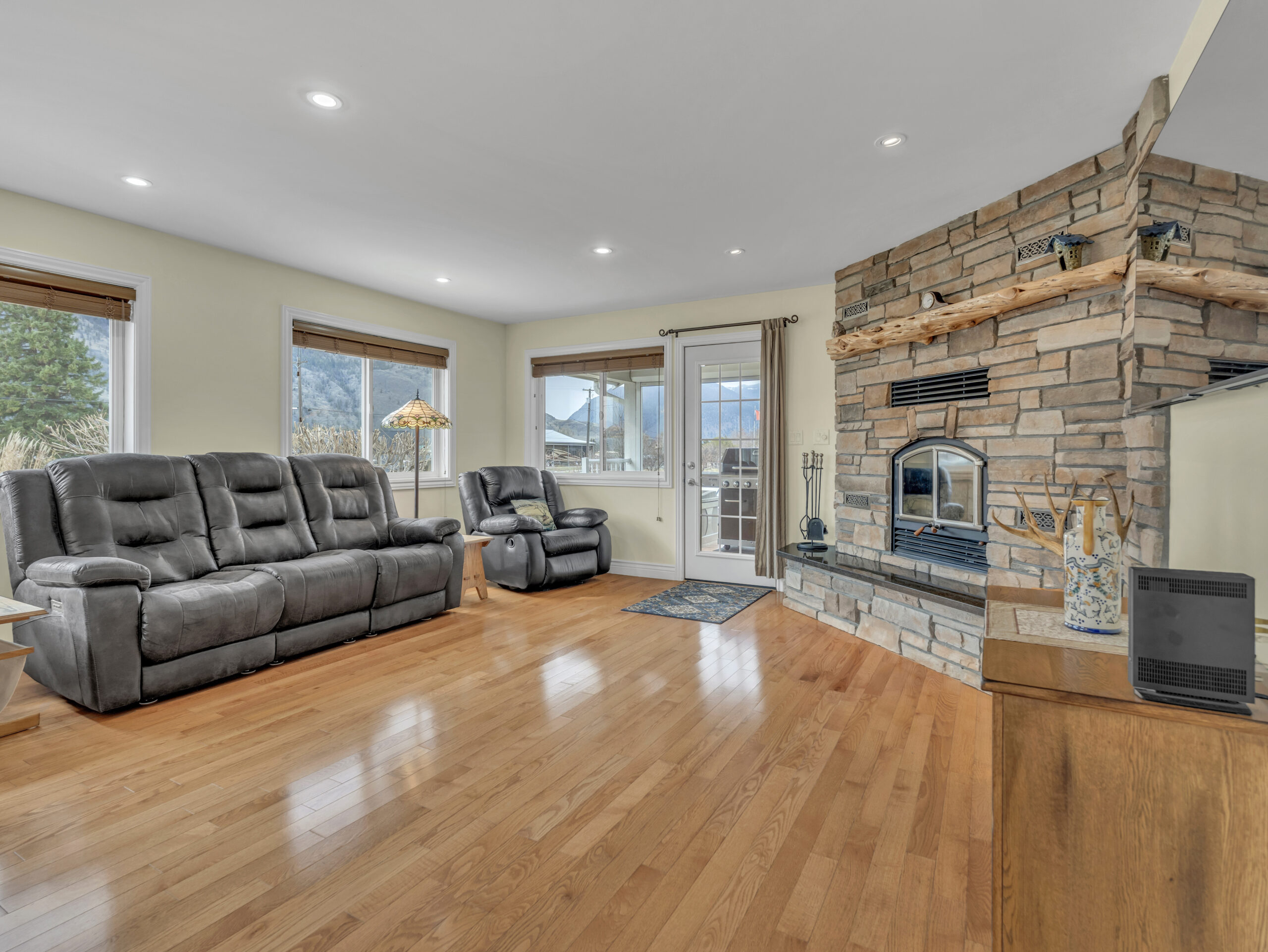 2120 Ritchie Drive Cawston V0X 1C2