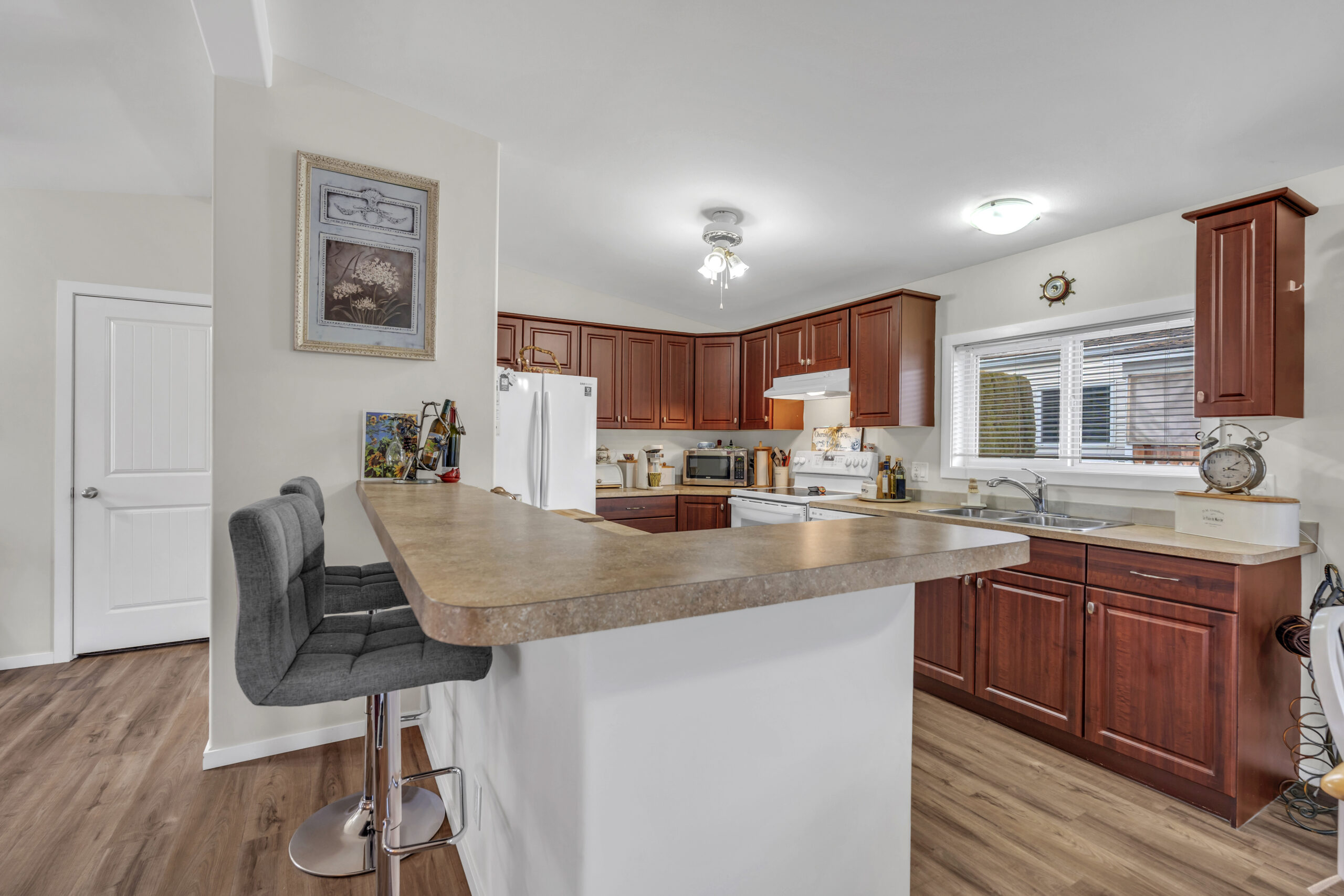 98 Okanagan Avenue E 43 Penticton V2A 3J5