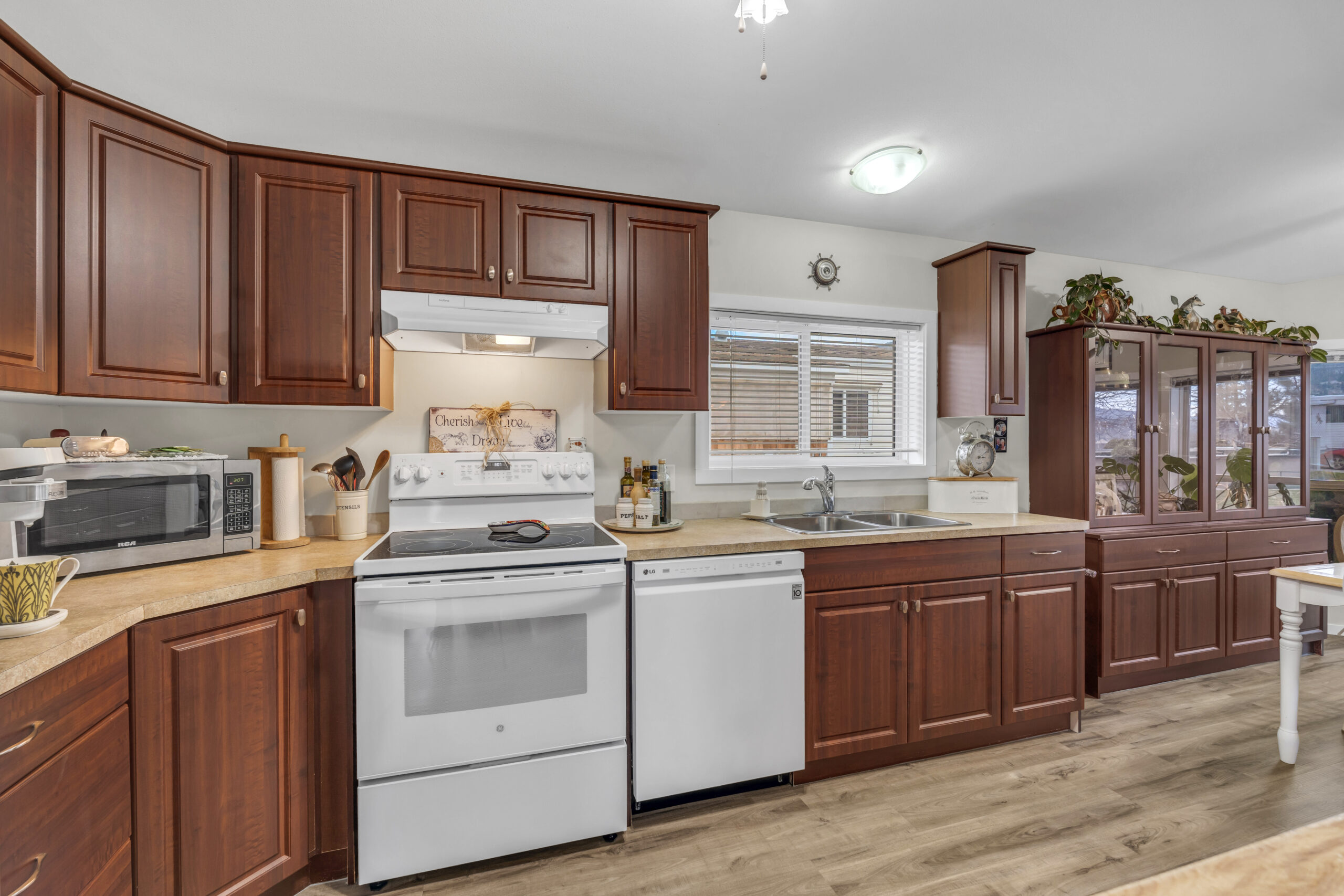 98 Okanagan Avenue E 43 Penticton V2A 3J5