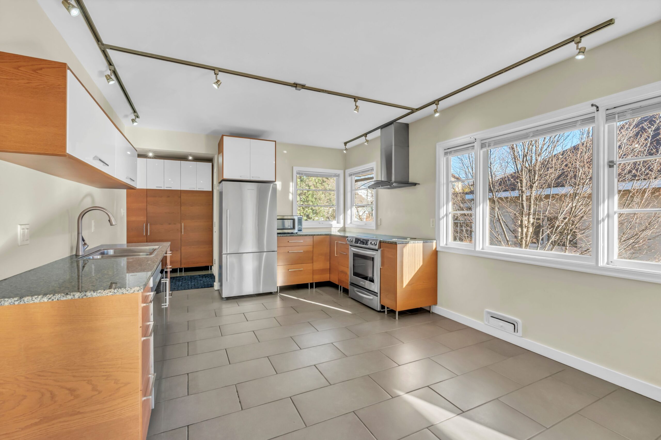 566 Van Horne Street Penticton V2A 4K8