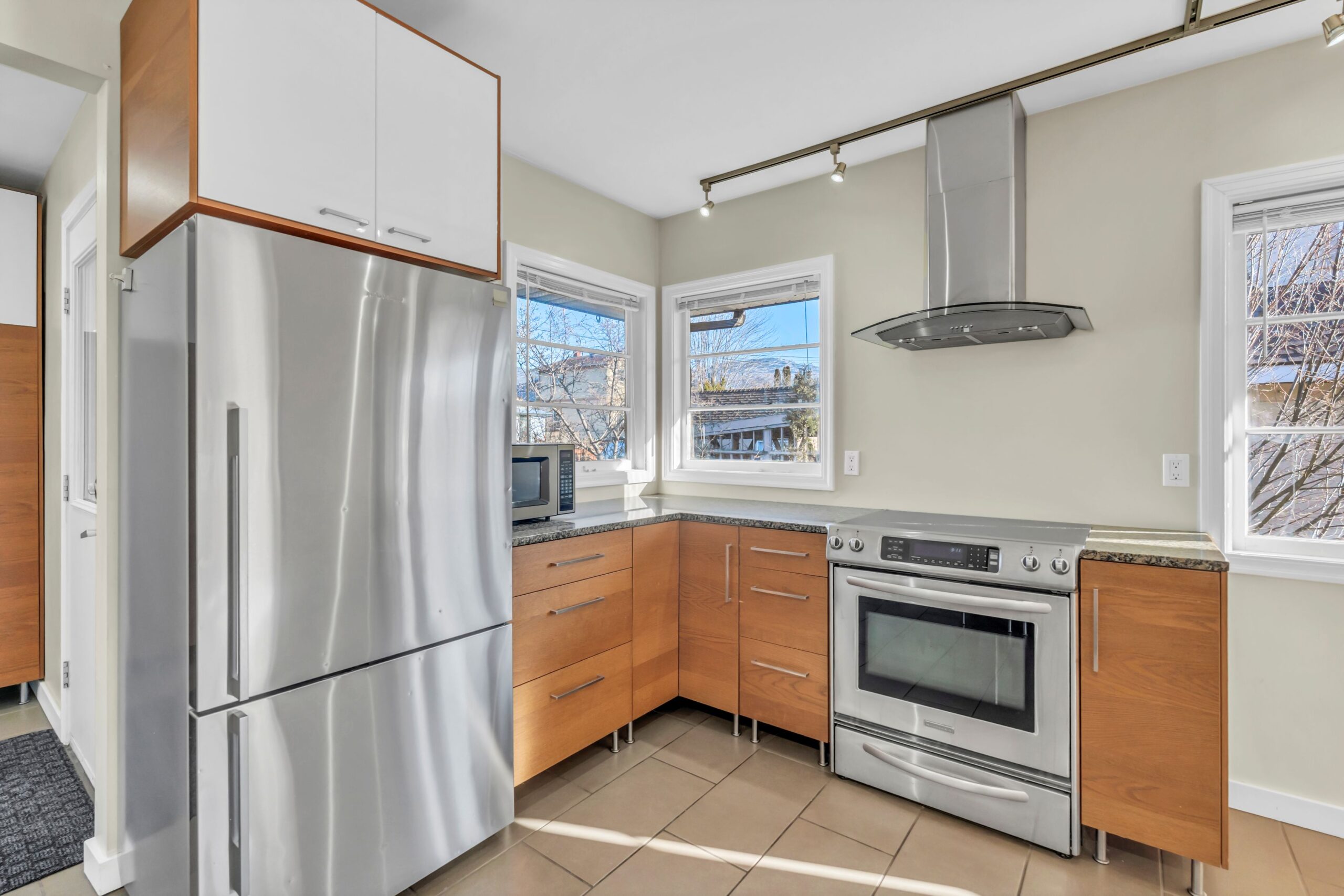 566 Van Horne Street Penticton V2A 4K8