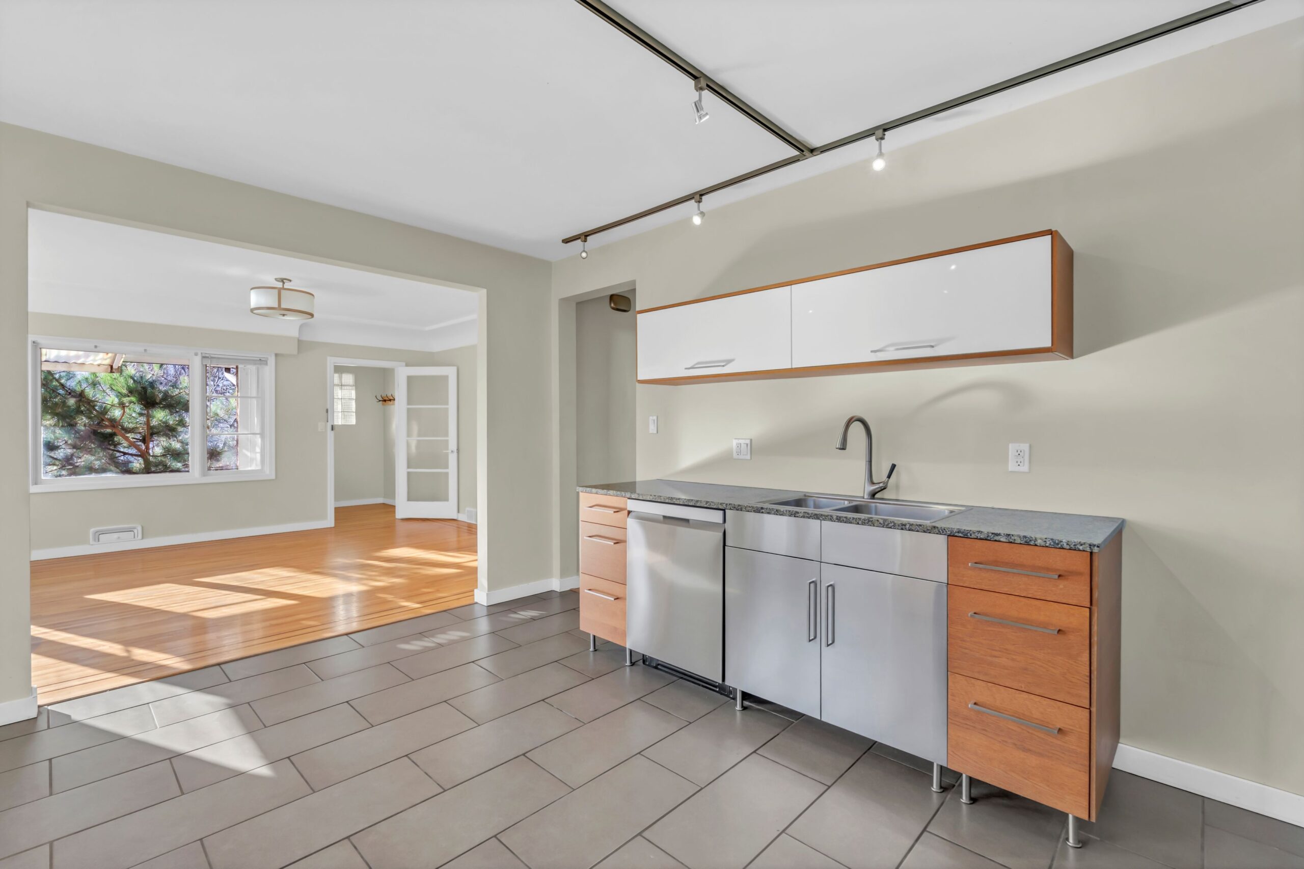 566 Van Horne Street Penticton V2A 4K8