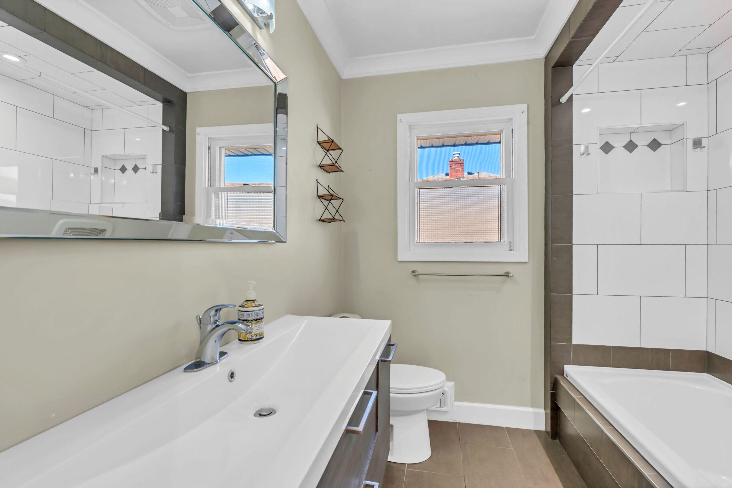 566 Van Horne Street Penticton V2A 4K8