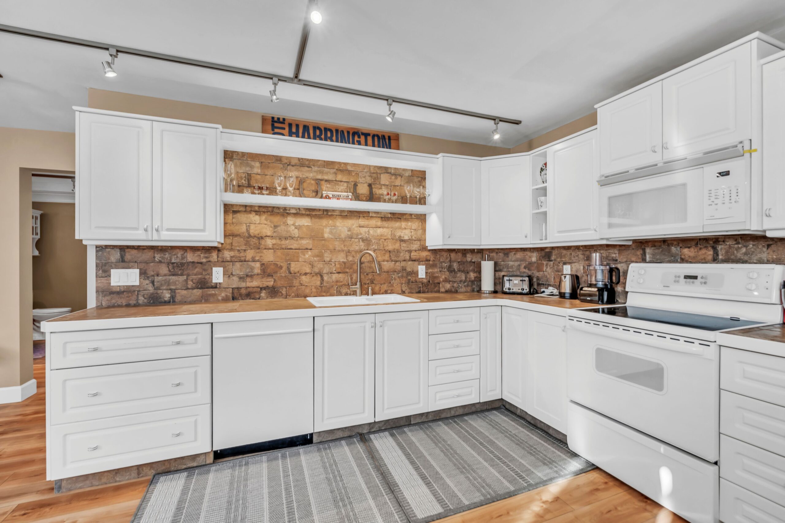 566 Van Horne Street Penticton V2A 4K8