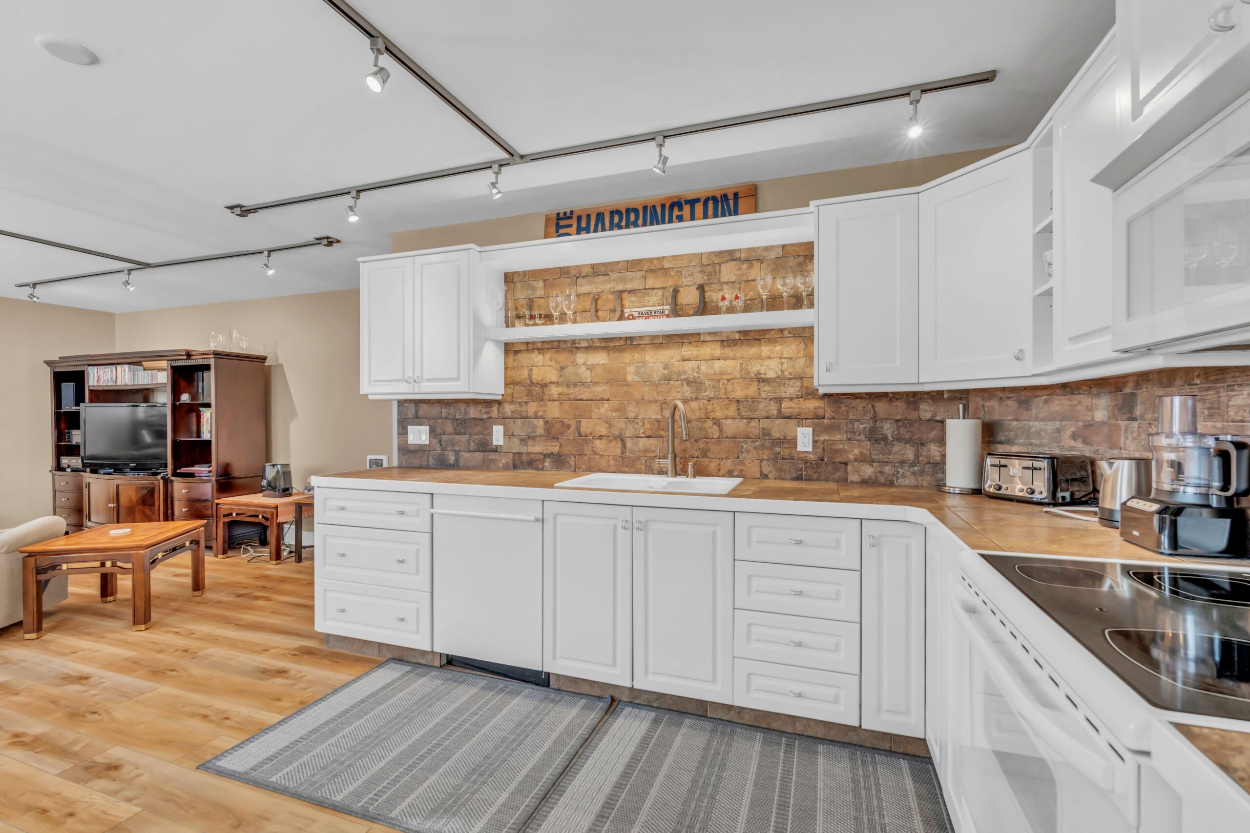 566 Van Horne Street Penticton V2A 4K8