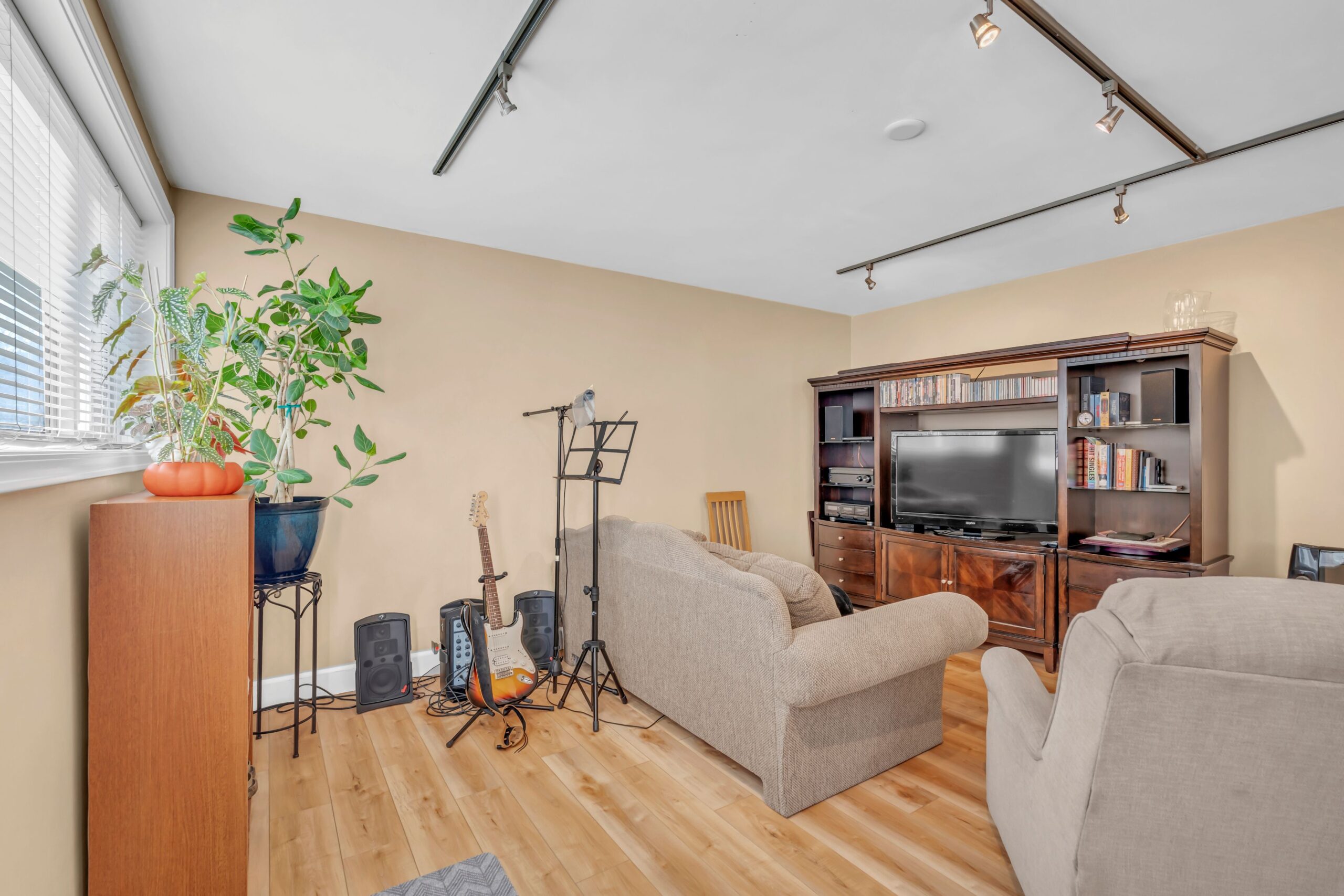 566 Van Horne Street Penticton V2A 4K8