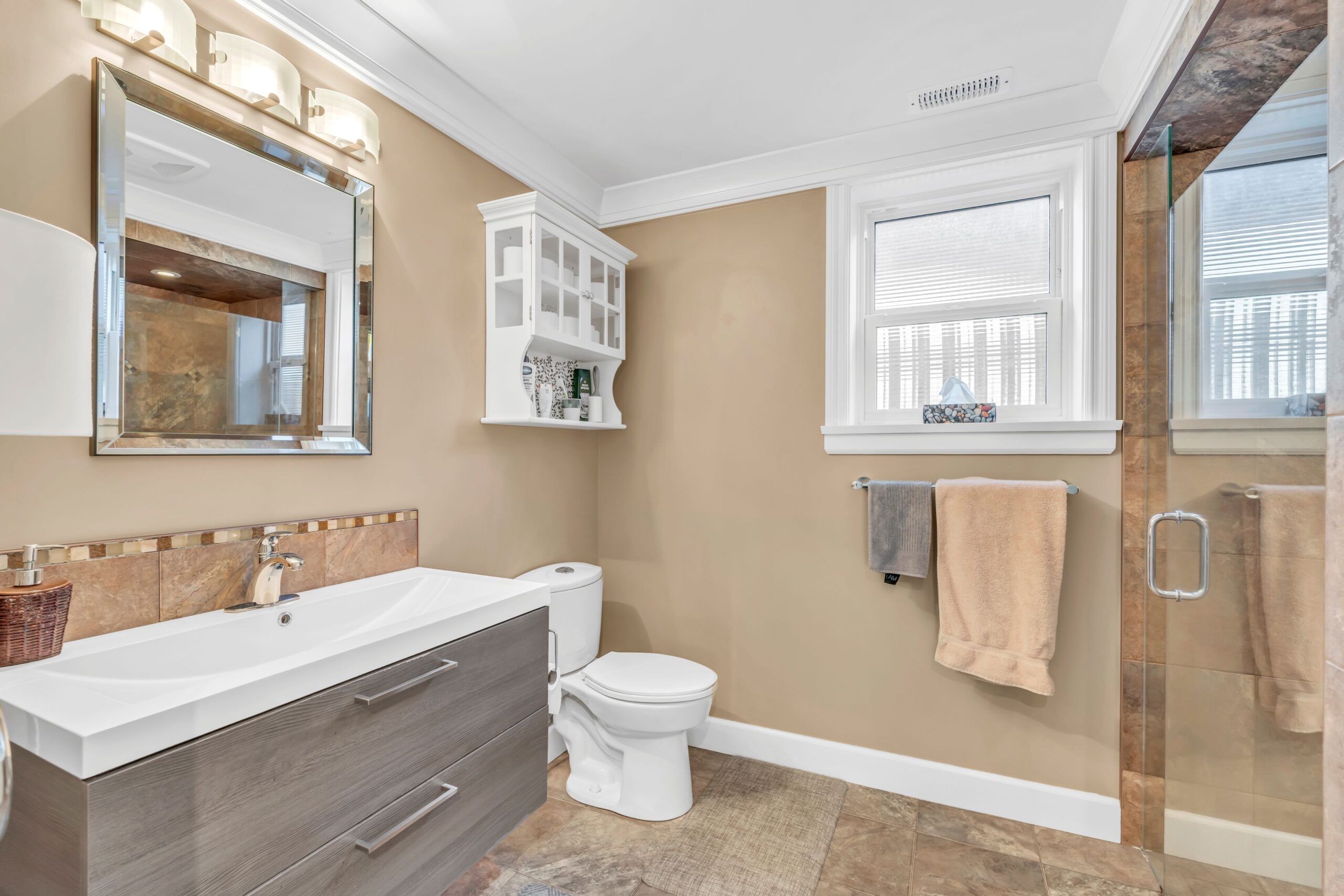 566 Van Horne Street Penticton V2A 4K8