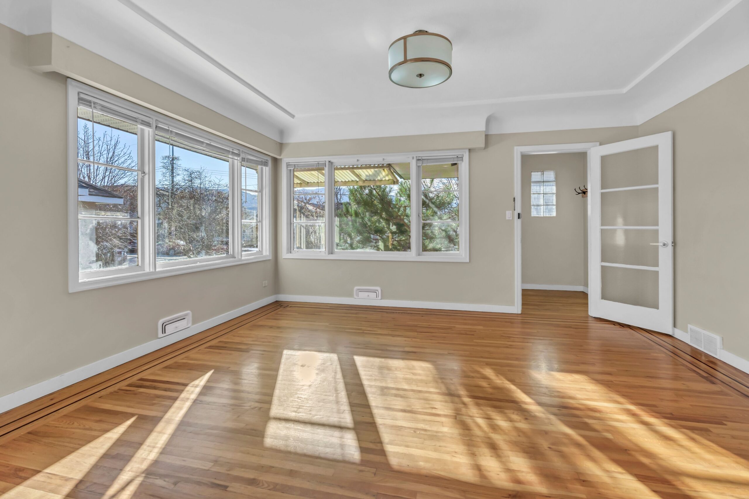 566 Van Horne Street Penticton V2A 4K8