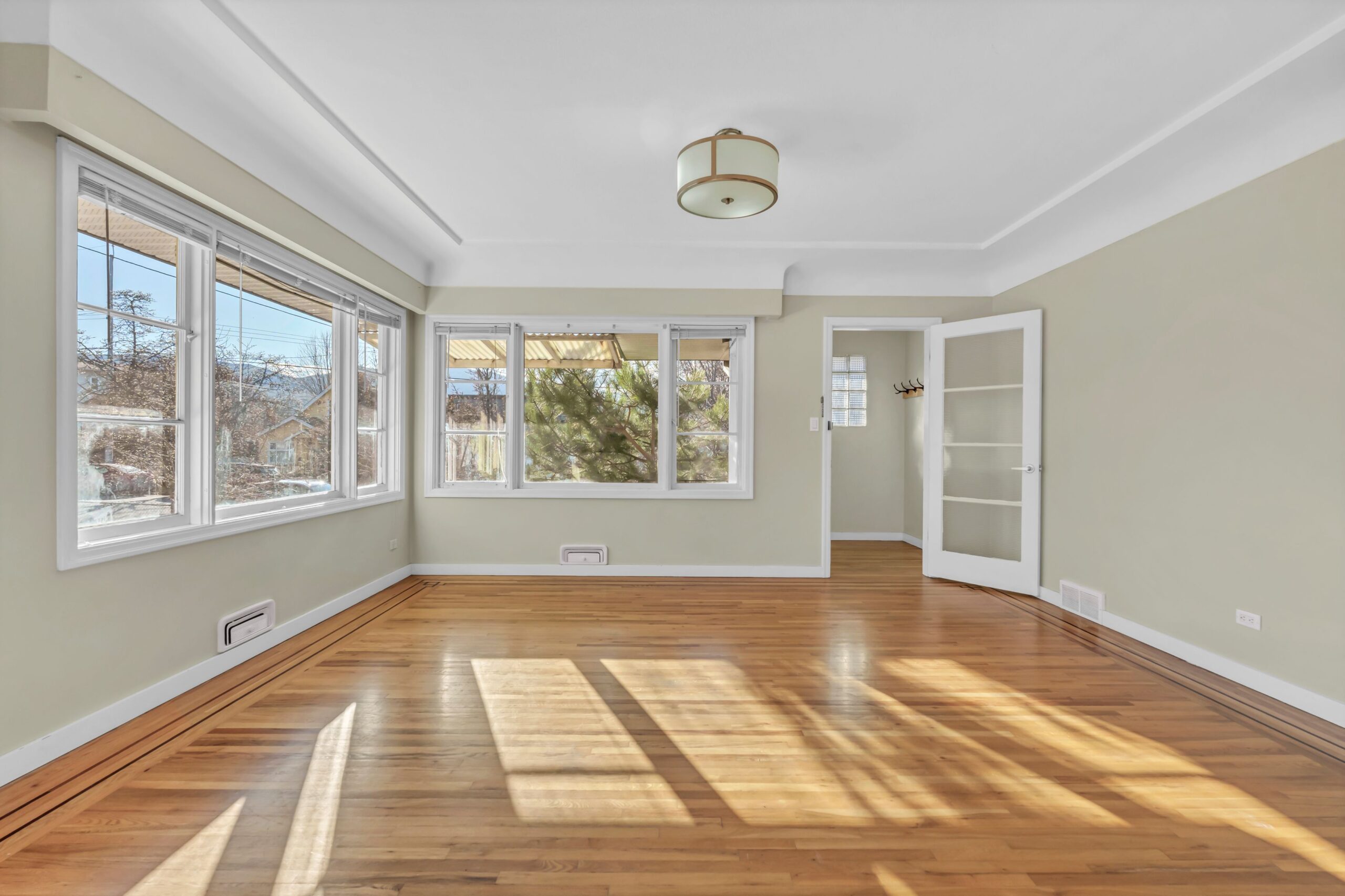 566 Van Horne Street Penticton V2A 4K8