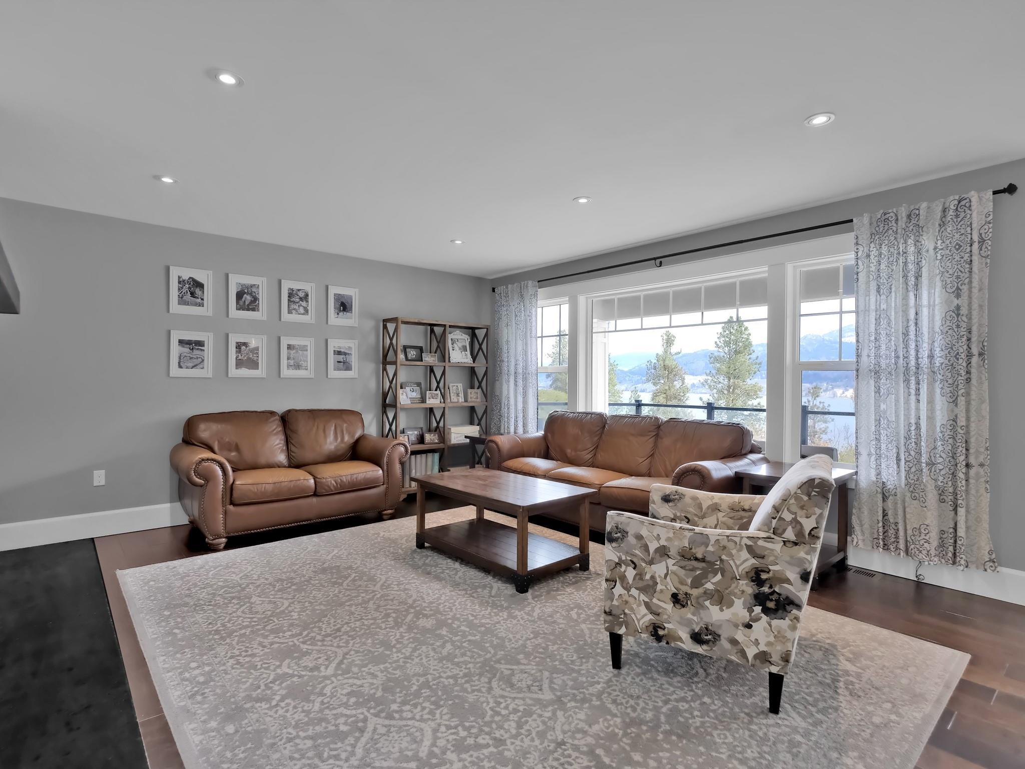 552 Pineview Drive Kaleden V0H 1K0