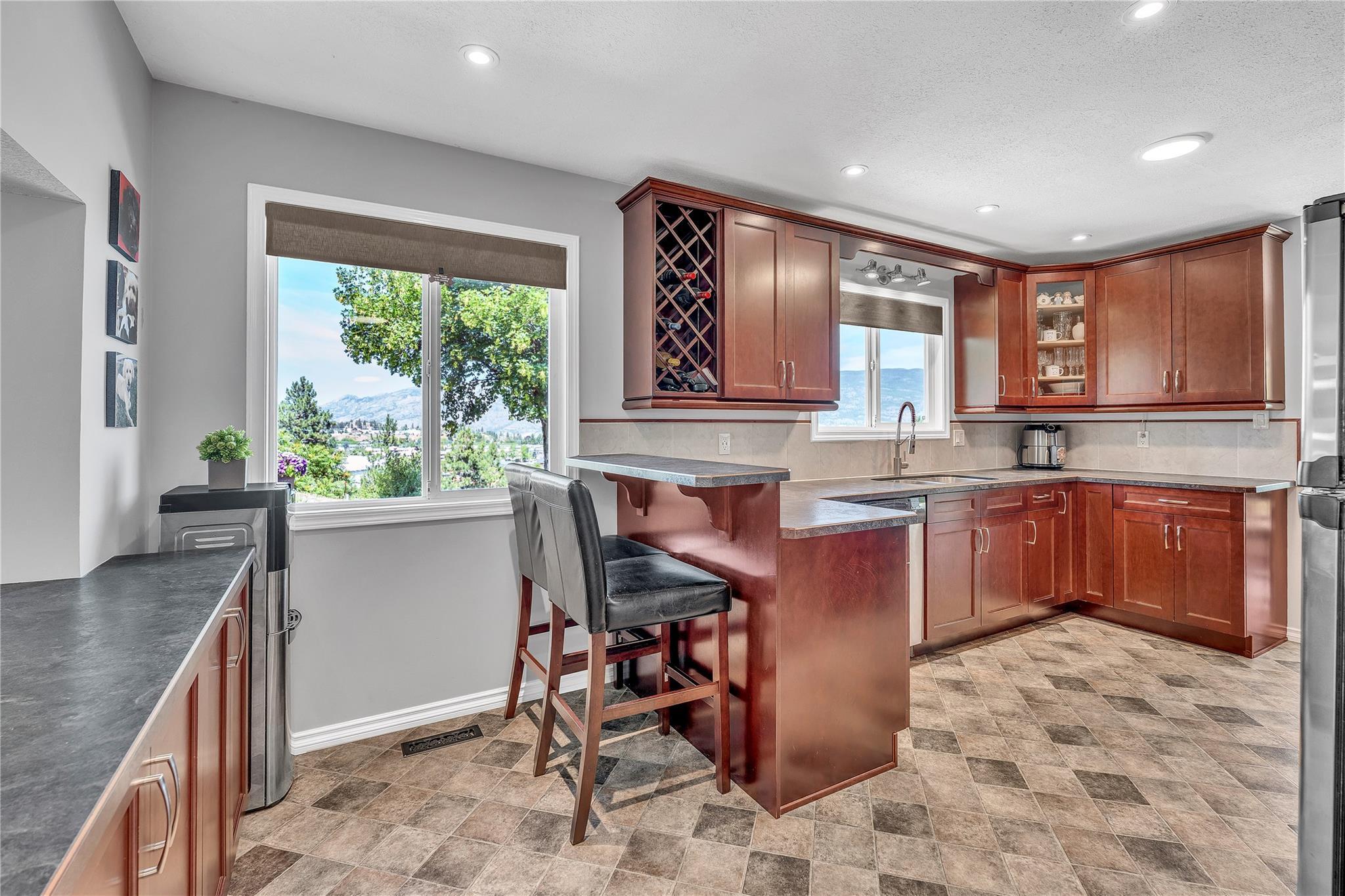 8704 Kuroda Place Summerland V0H 1Z7