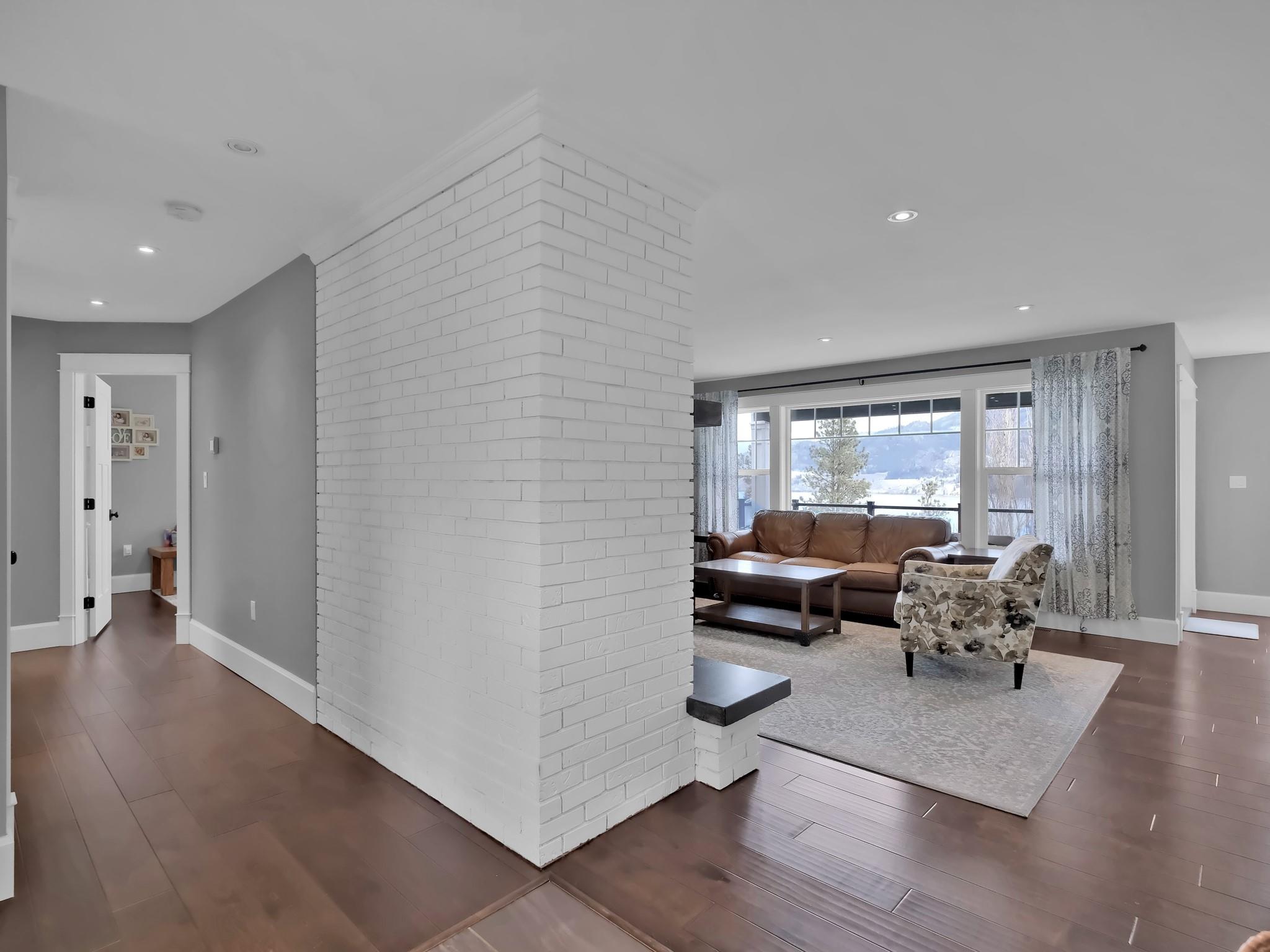 552 Pineview Drive Kaleden V0H 1K0