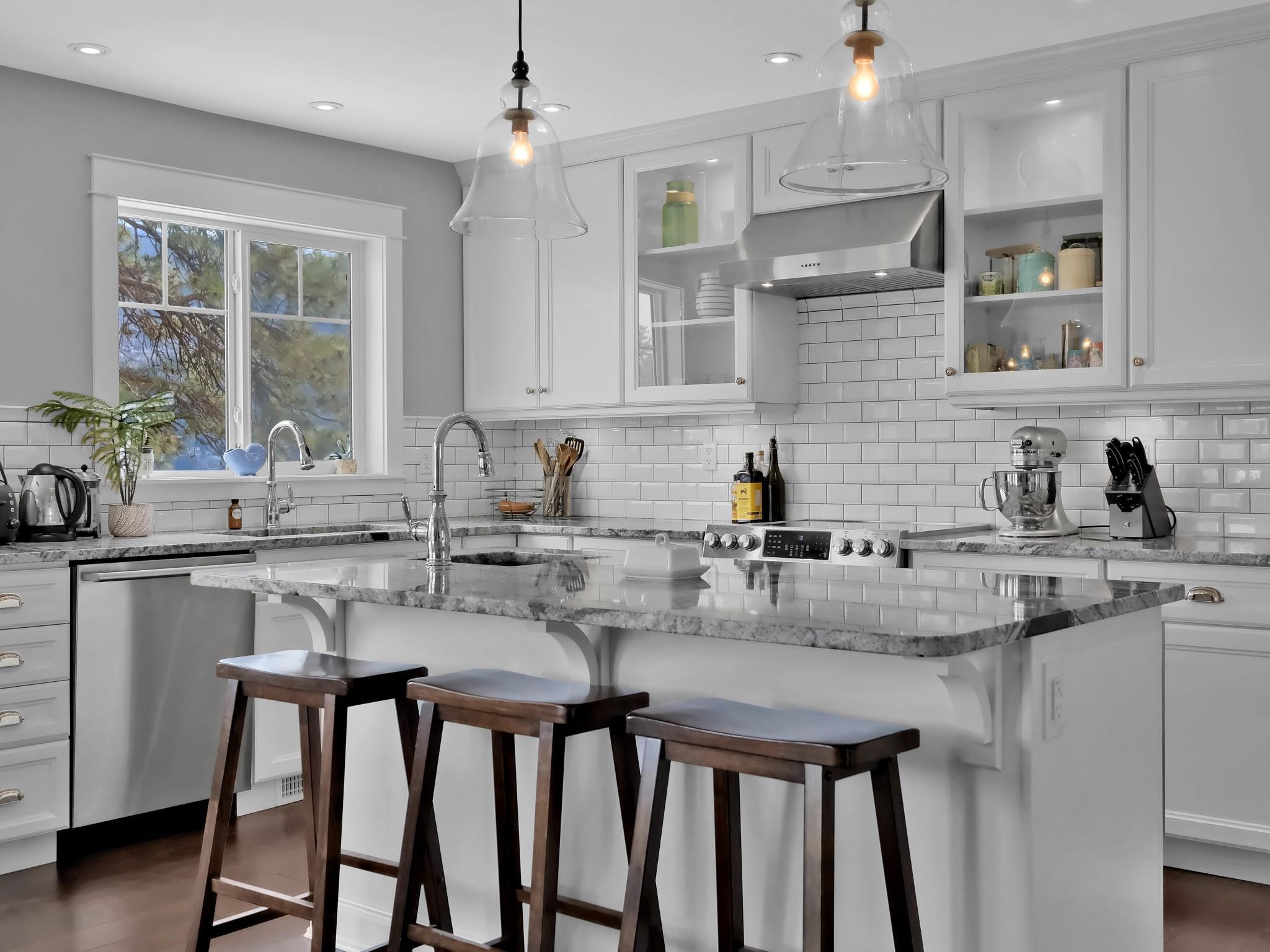 552 Pineview Drive Kaleden V0H 1K0